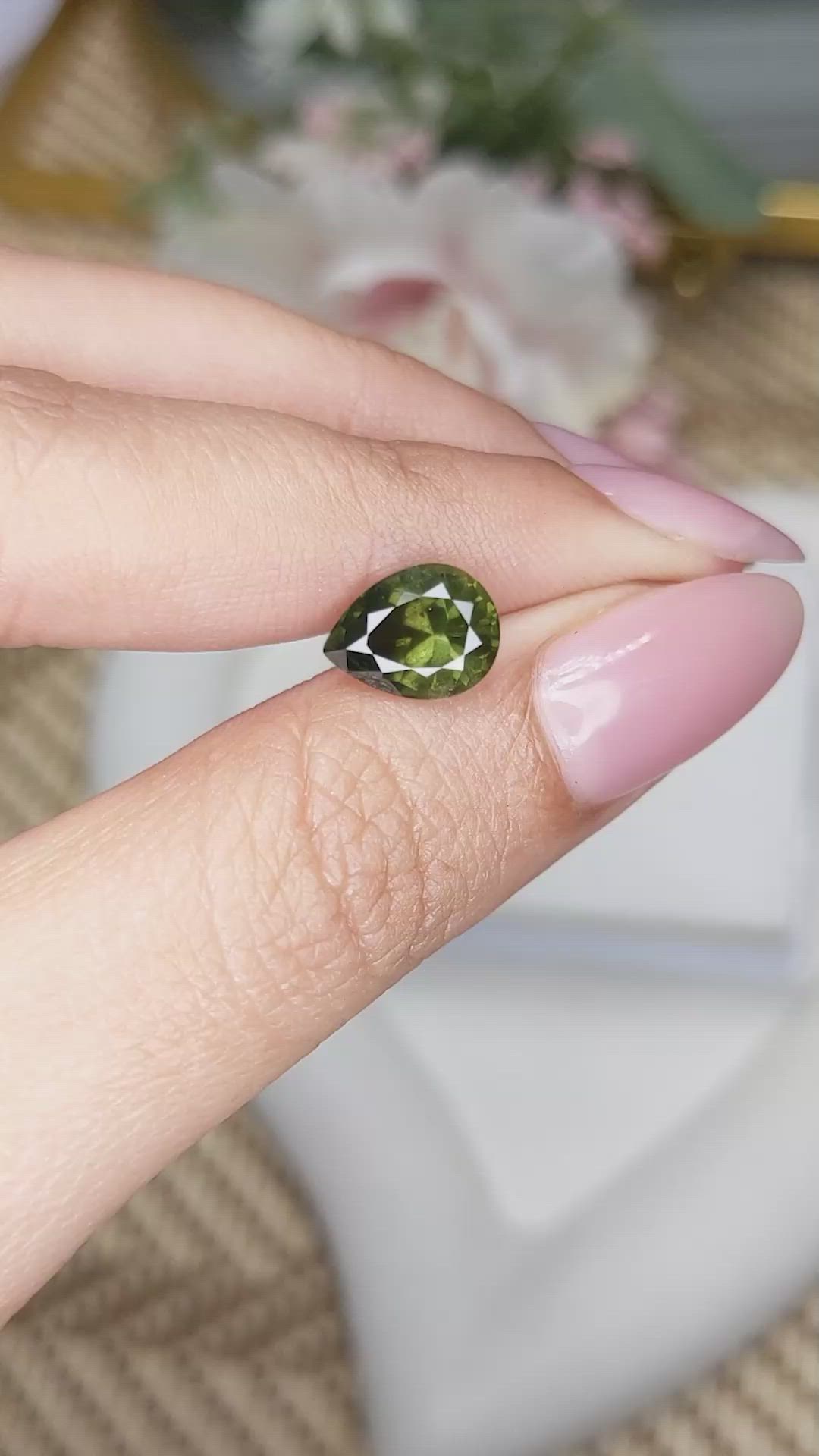 2.52 Ct. Yellowish Green Sapphire from Ceylon (Sri Lanka) Size Video