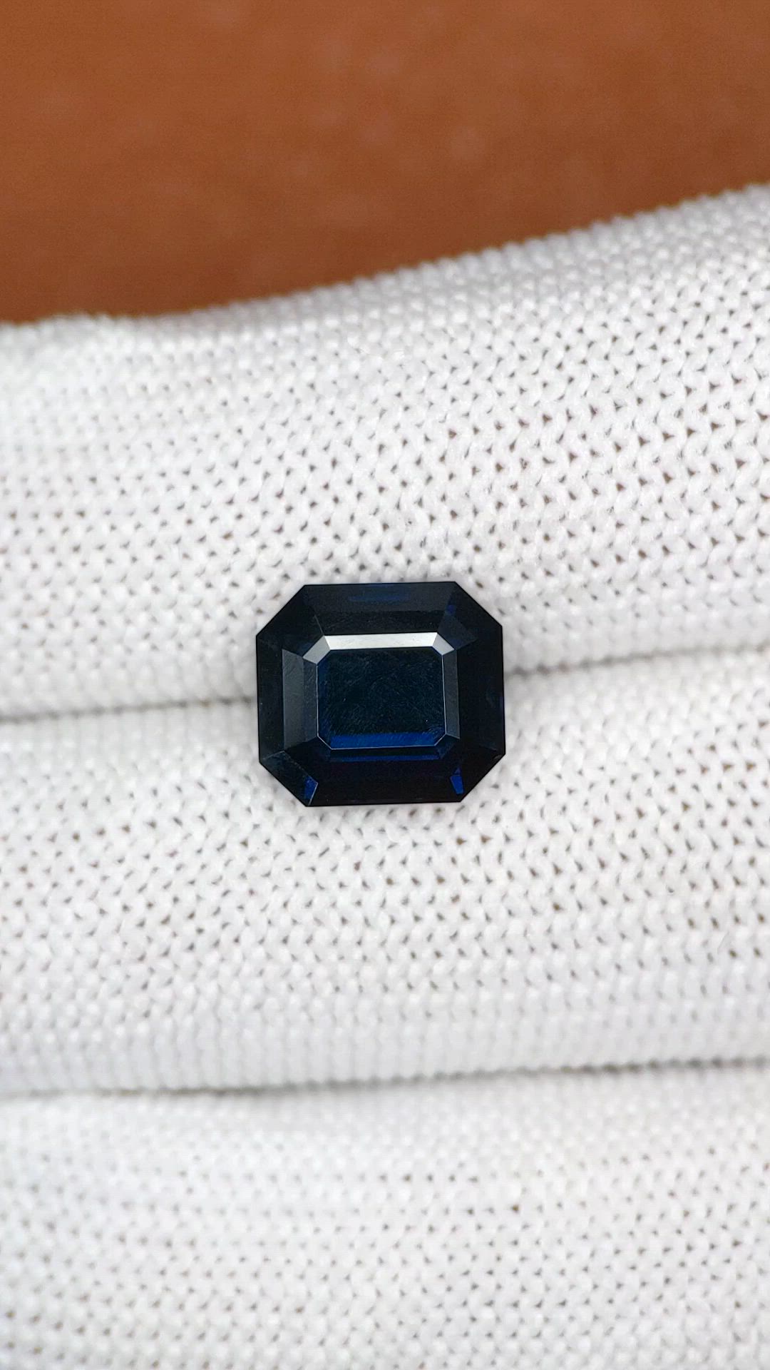 5.52 Ct. Blue Sapphire from Ceylon (Sri Lanka) Size Video