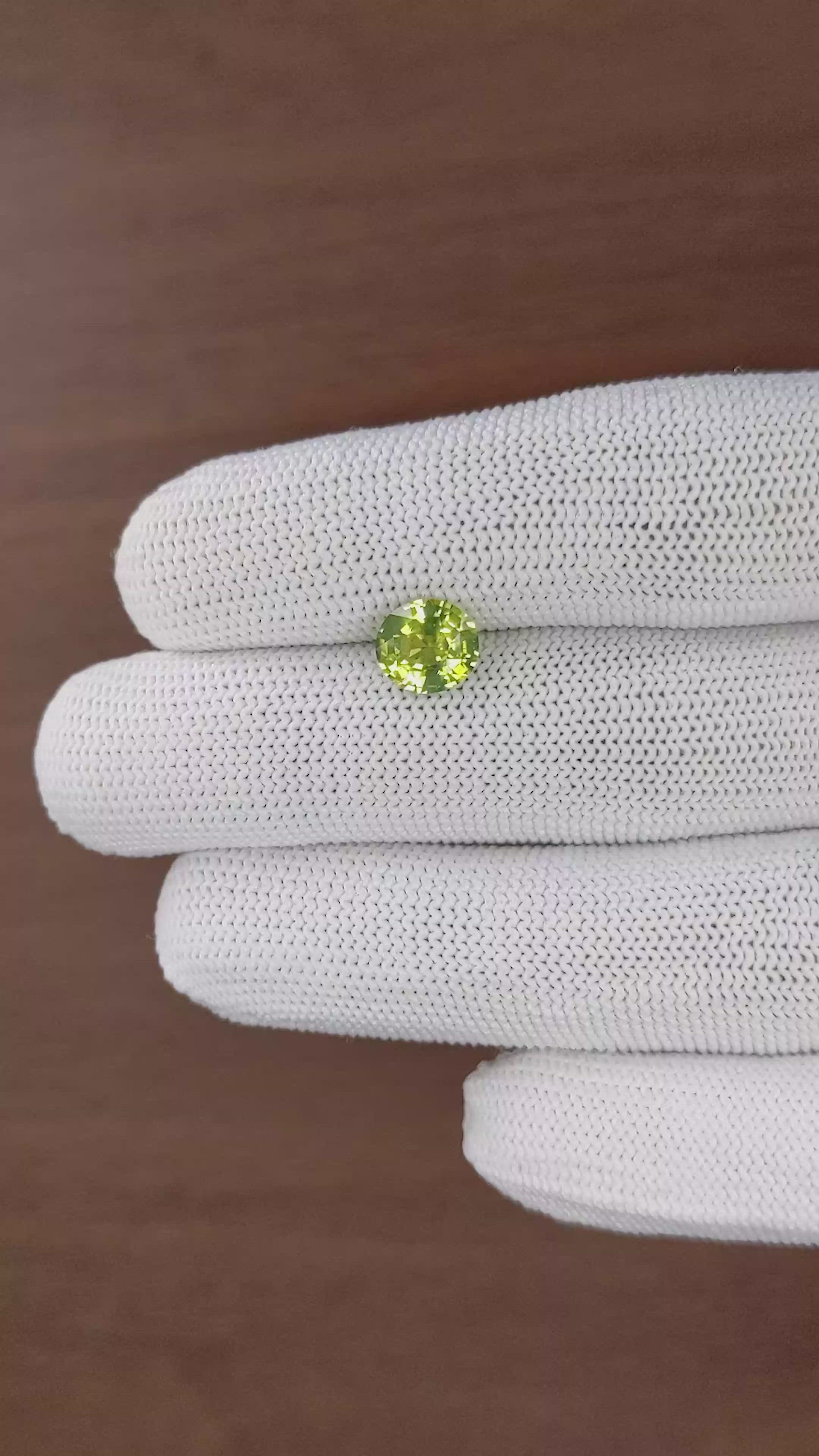2.10 Ct. Greenish Yellow Sapphire from Ceylon (Sri Lanka) Size Video