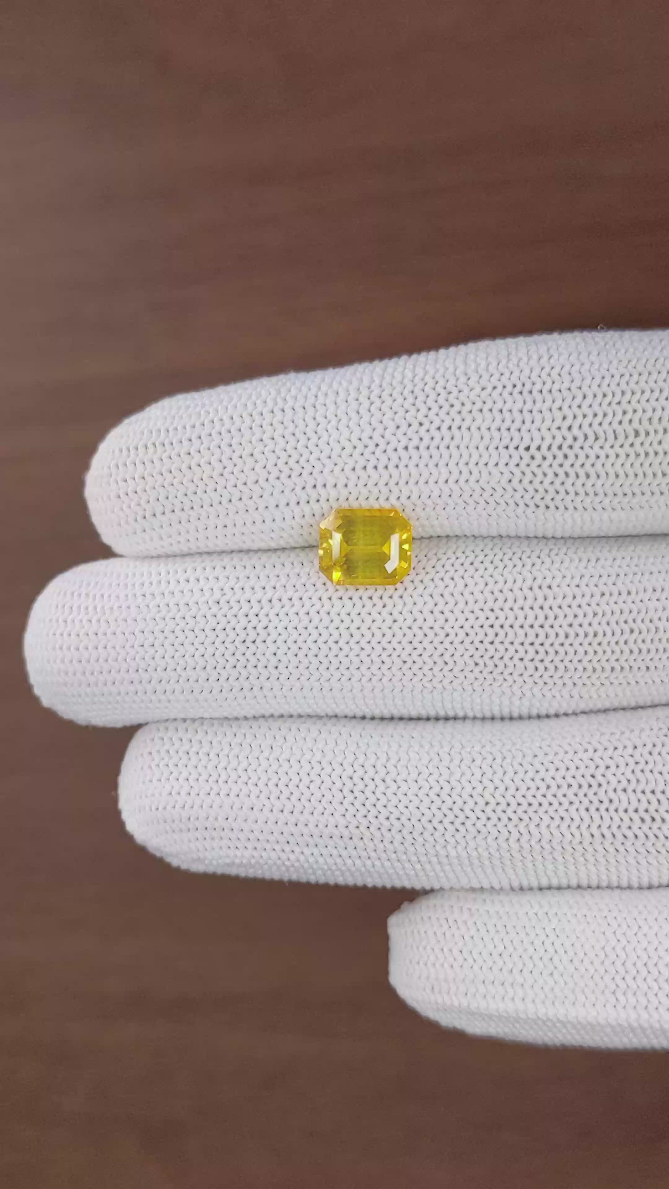 2.82 Ct. Orangish Yellow Sapphire from Ceylon (Sri Lanka) Size Video