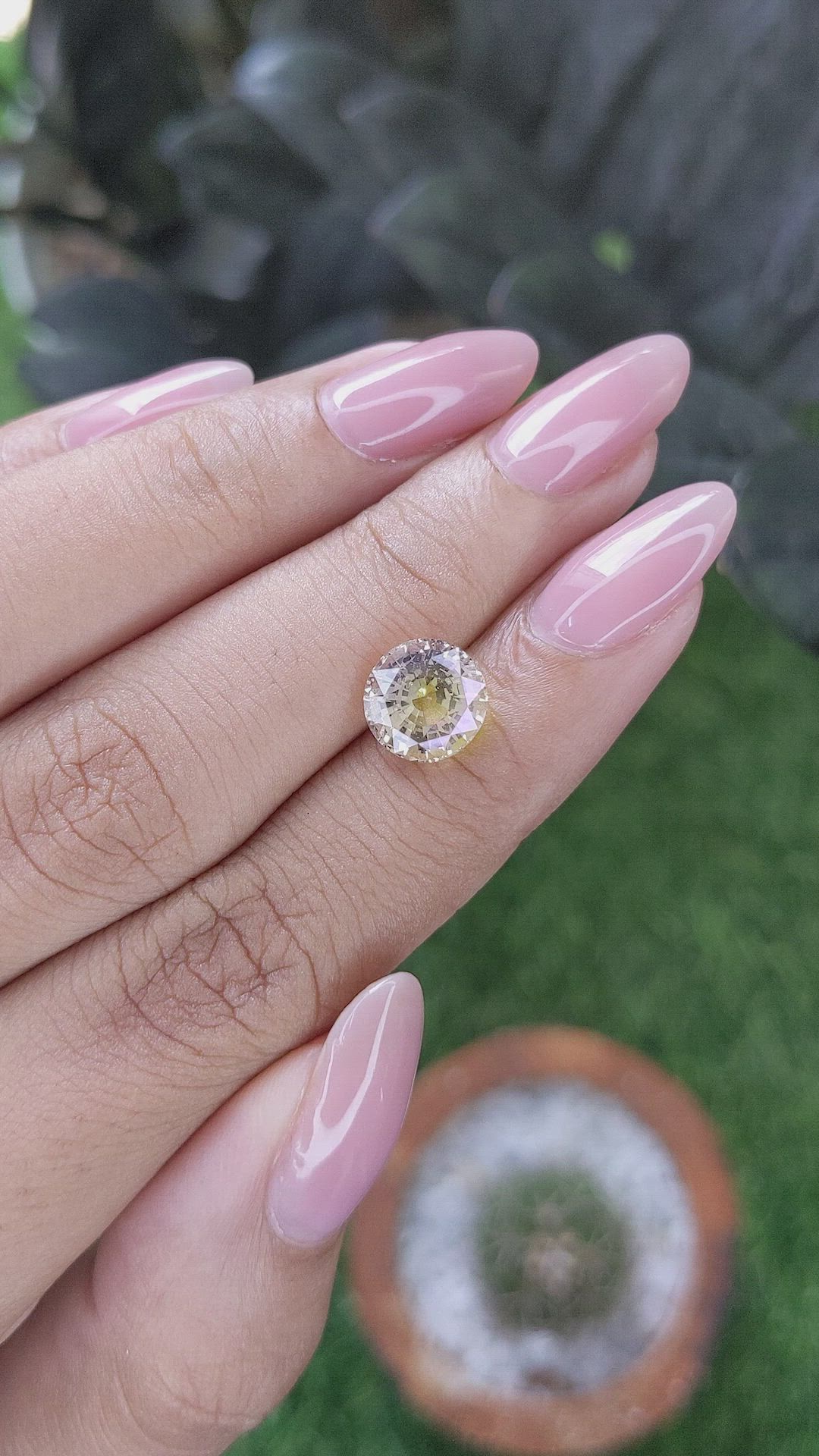 3.28 Ct. Yellow Sapphire from Ceylon (Sri Lanka) Size Video