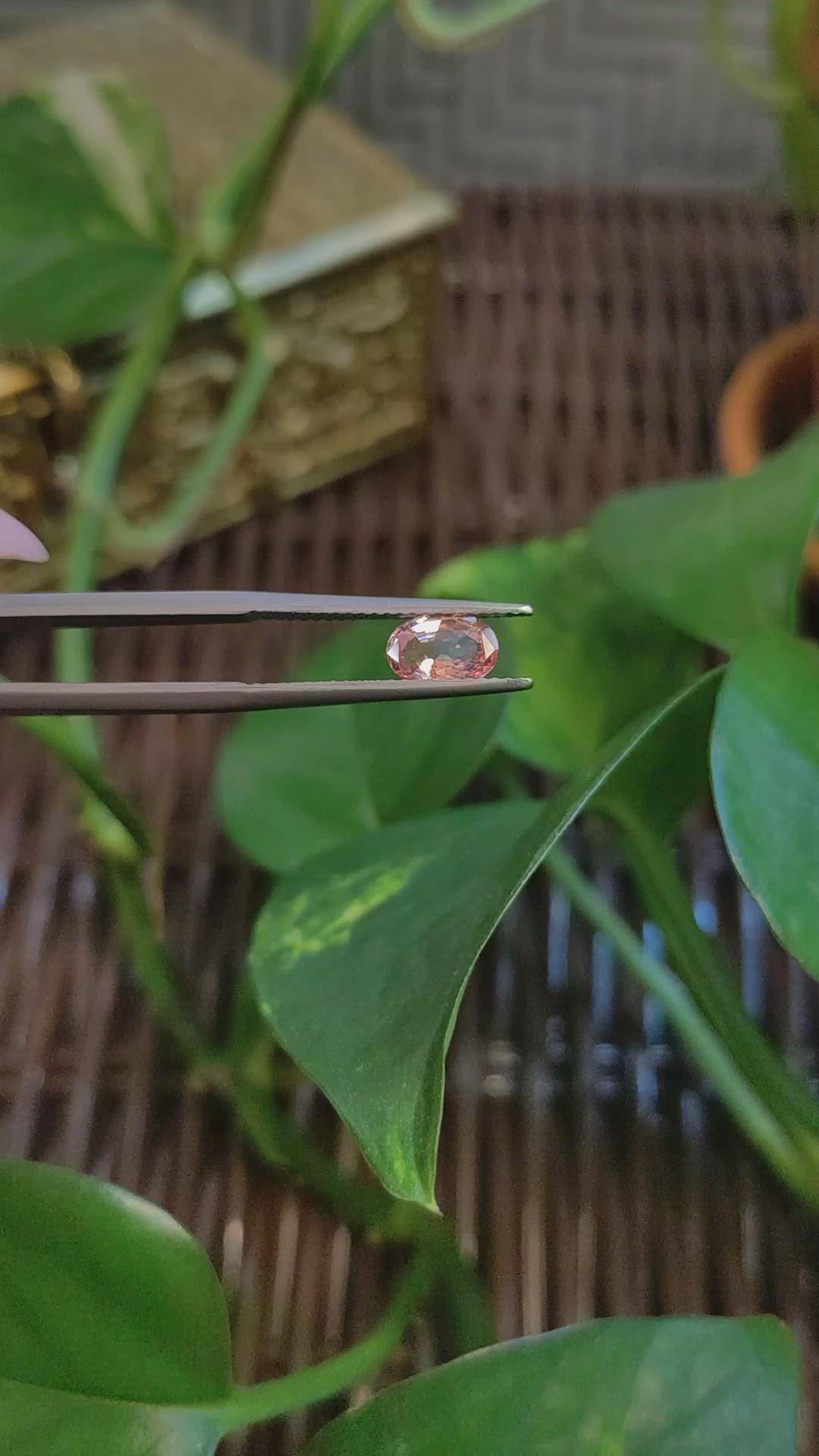 1.00 Ct. Padparadscha Sapphire from Ceylon (Sri Lanka) Size Video