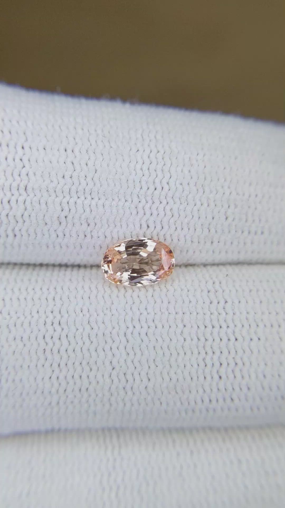 1.00 Ct. Padparadscha Sapphire from Ceylon (Sri Lanka) Size Video