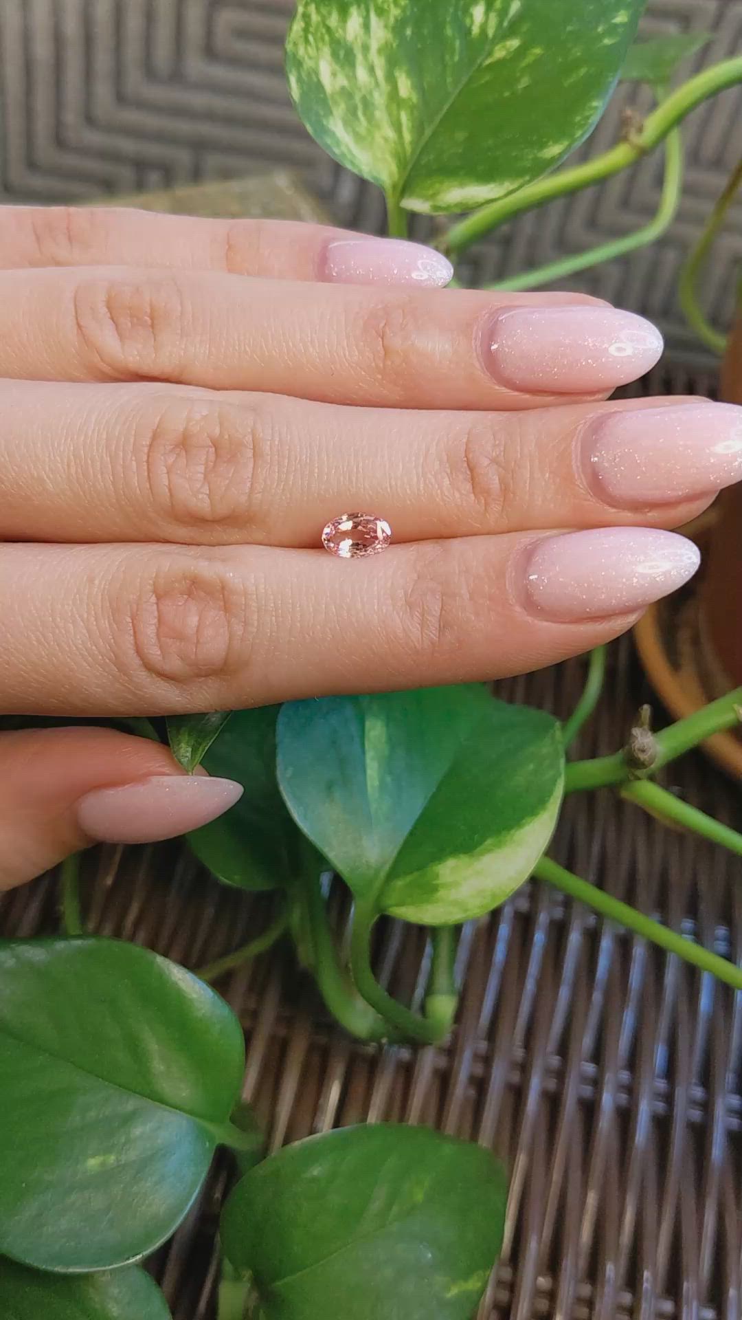 1.00 Ct. Padparadscha Sapphire from Ceylon (Sri Lanka) Size Video