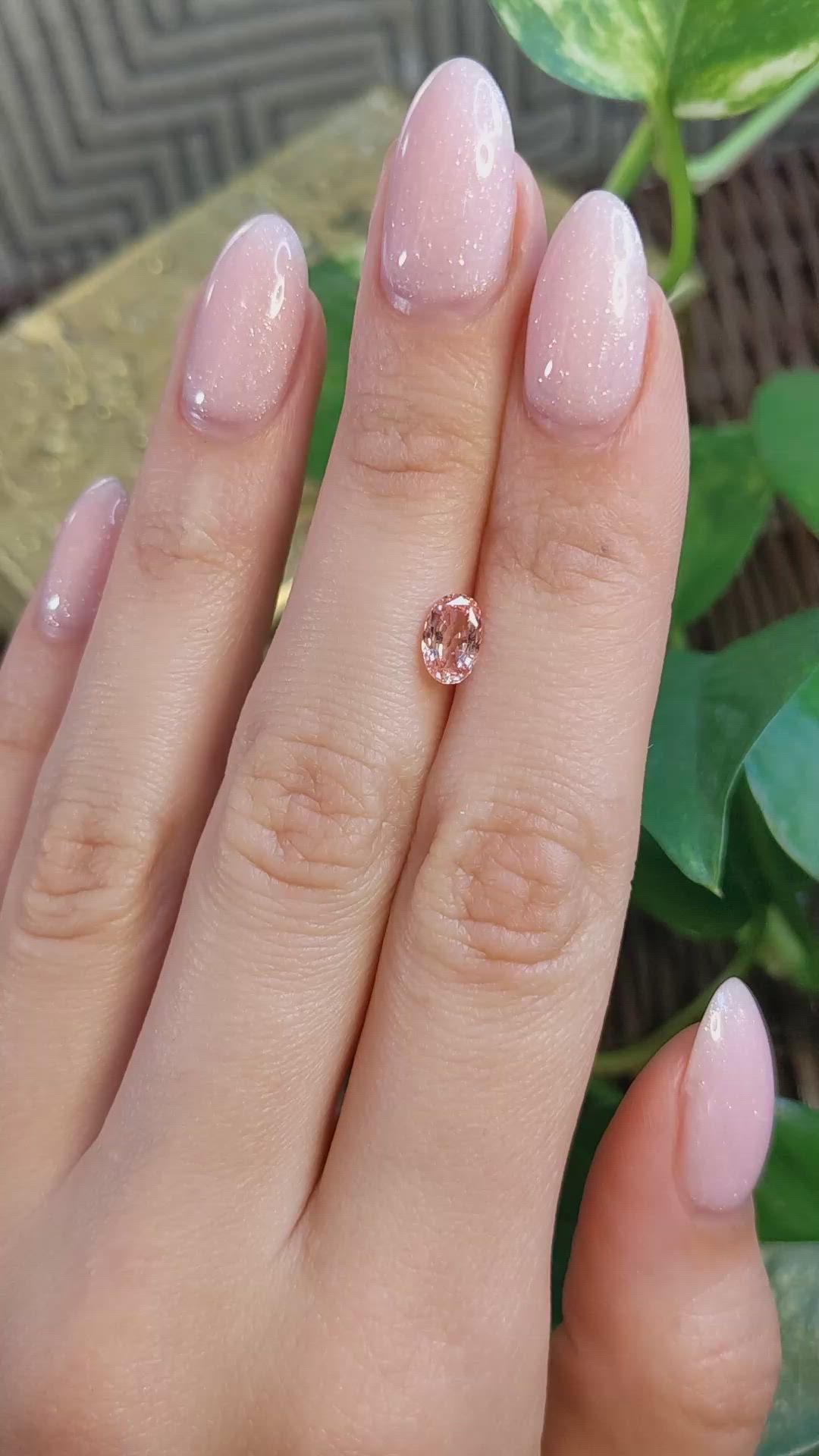 1.00 Ct. Padparadscha Sapphire from Ceylon (Sri Lanka) Size Video