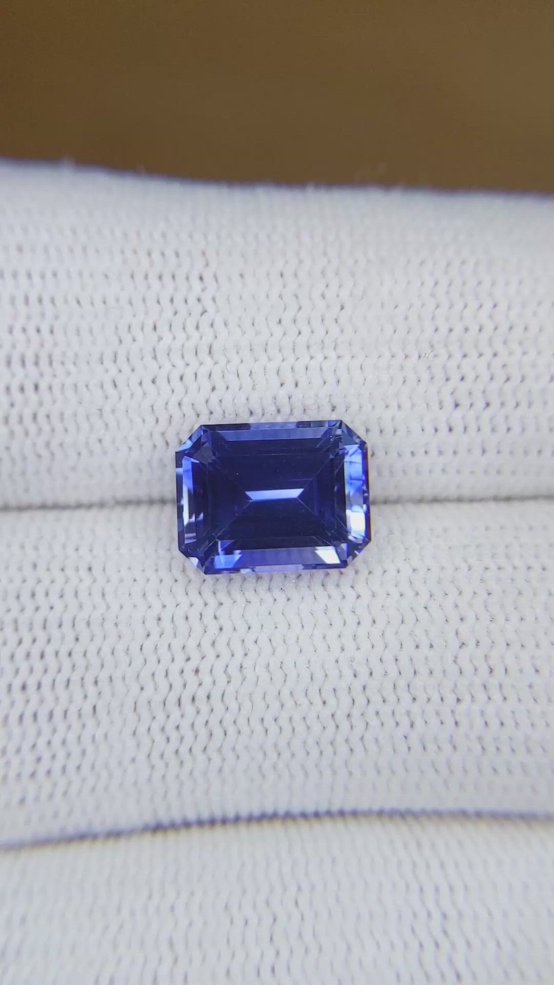 4.56 Ct. Blue Sapphire from Ceylon (Sri Lanka) Size Video
