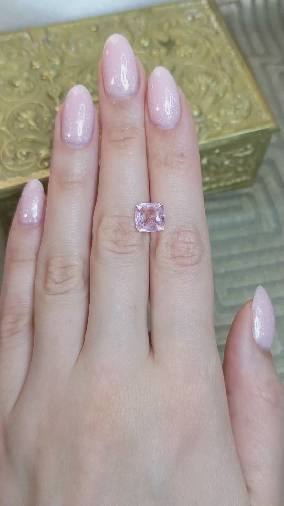4.05 Ct. Pinkish Purple Sapphire from Ceylon (Sri Lanka) Size Video