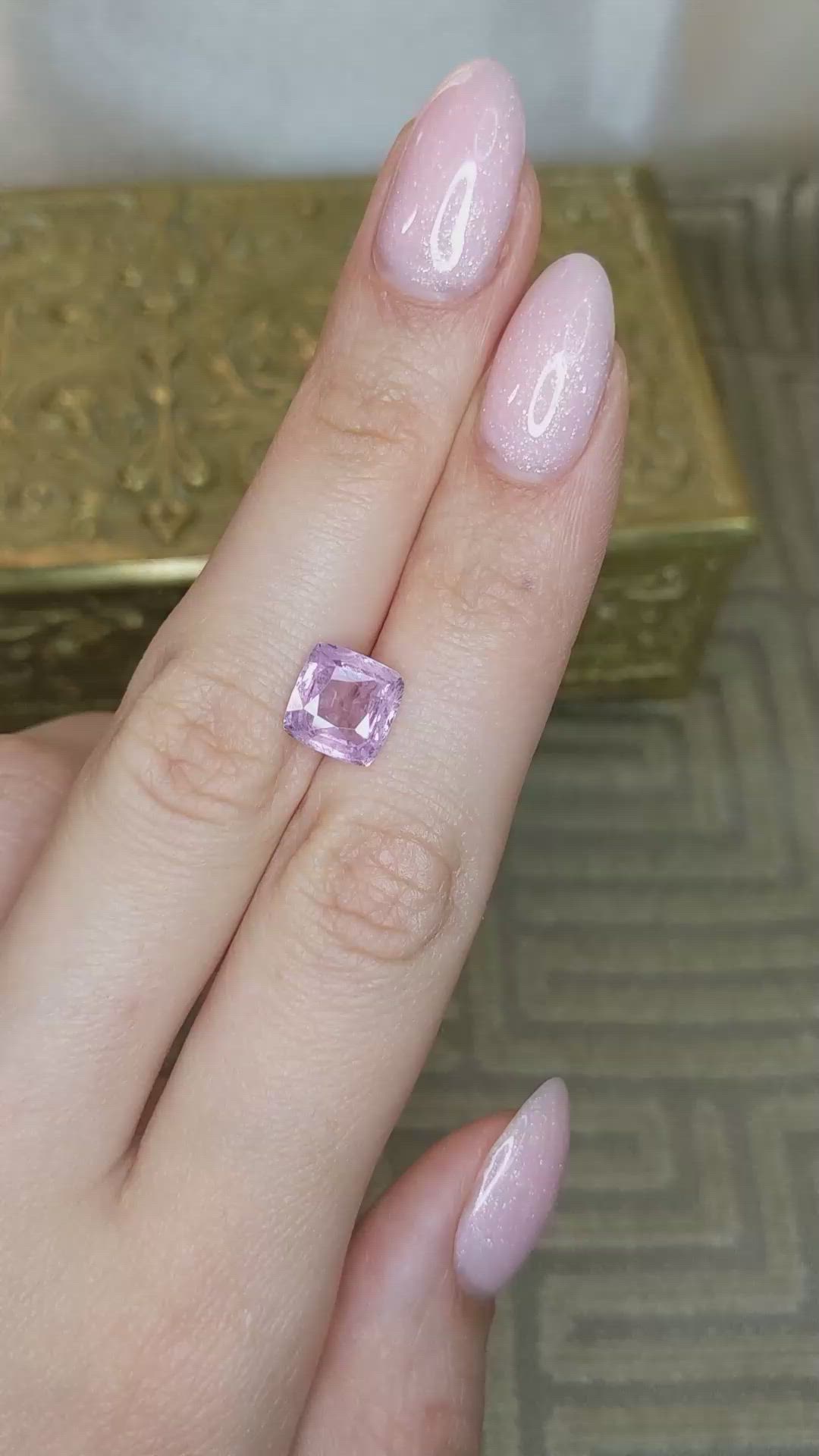 4.05 Ct. Pinkish Purple Sapphire from Ceylon (Sri Lanka) Size Video