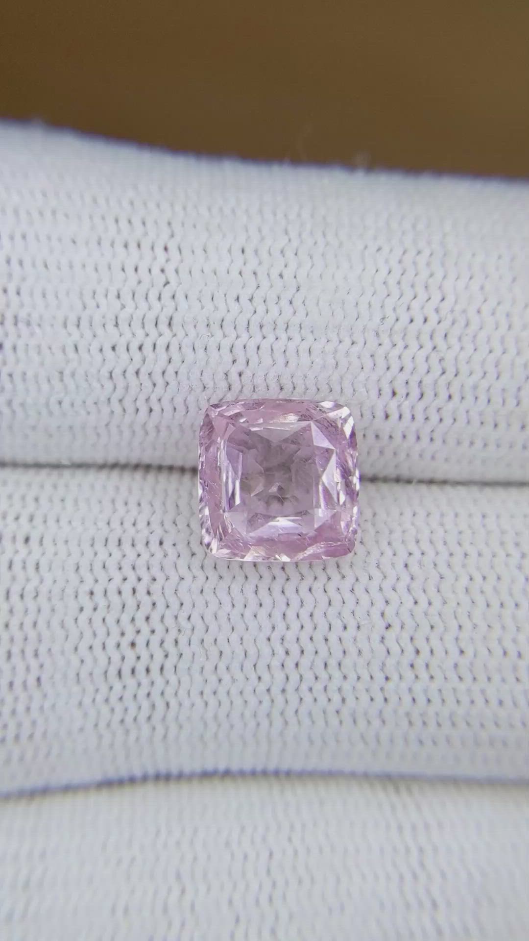 4.05 Ct. Pinkish Purple Sapphire from Ceylon (Sri Lanka) Size Video