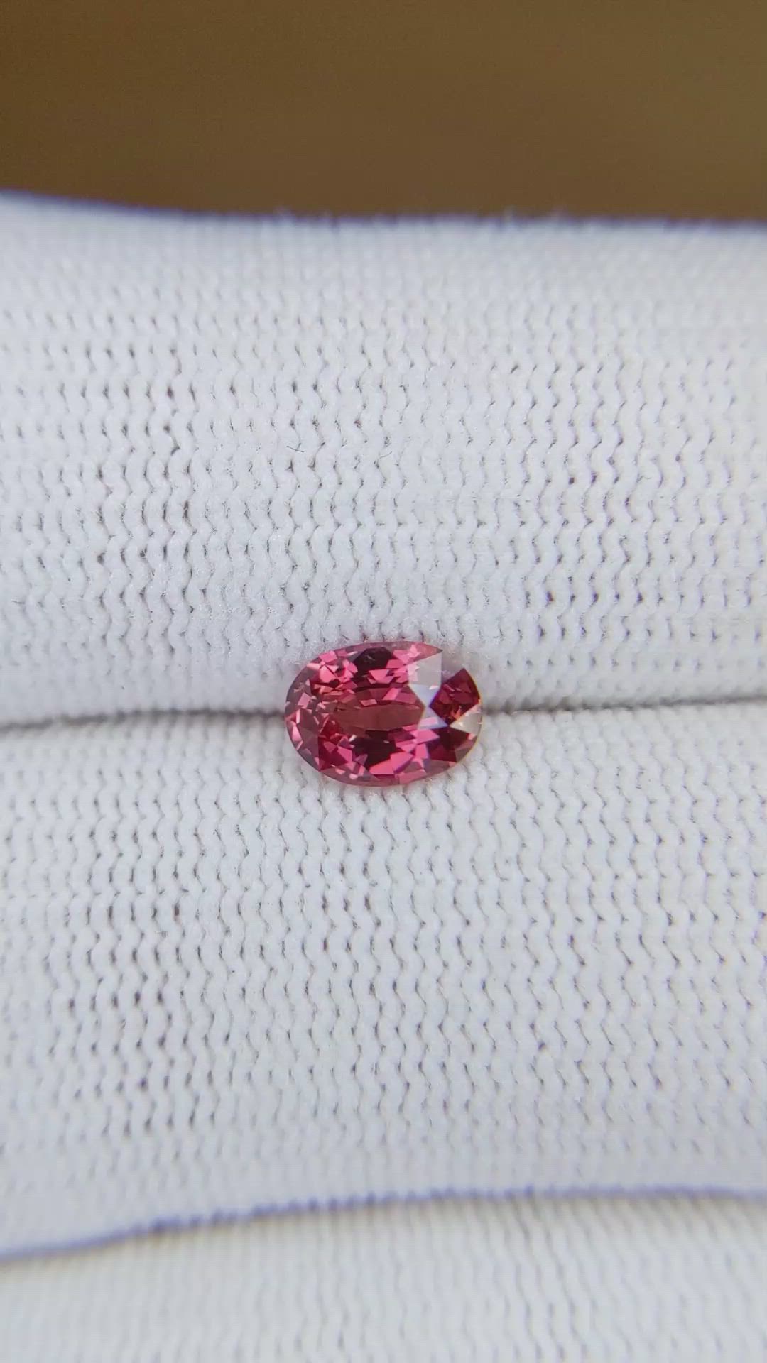 1.01 Ct. Padparadscha Sapphire from Ceylon (Sri Lanka) Size Video