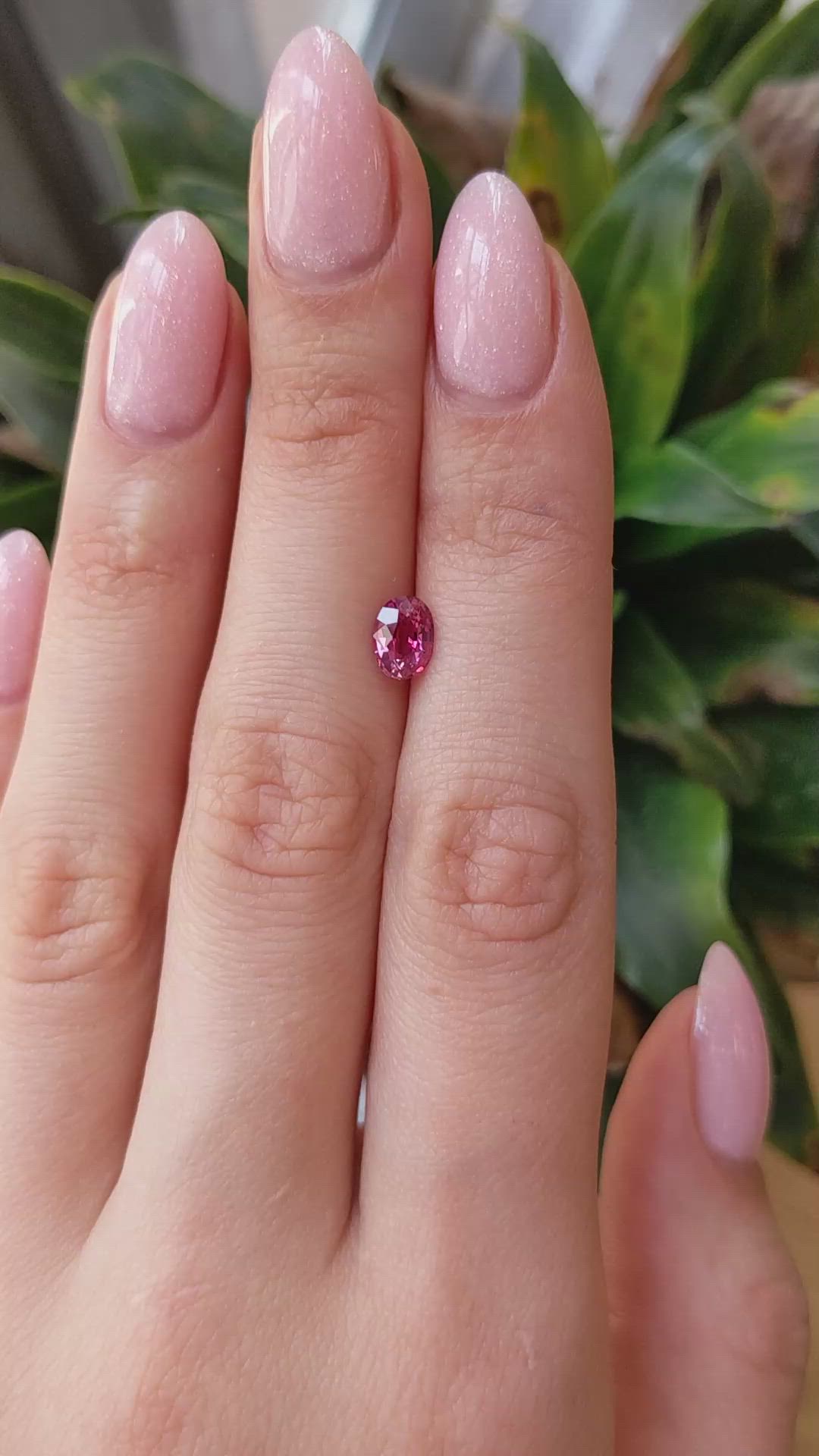 1.01 Ct. Padparadscha Sapphire from Ceylon (Sri Lanka) Size Video