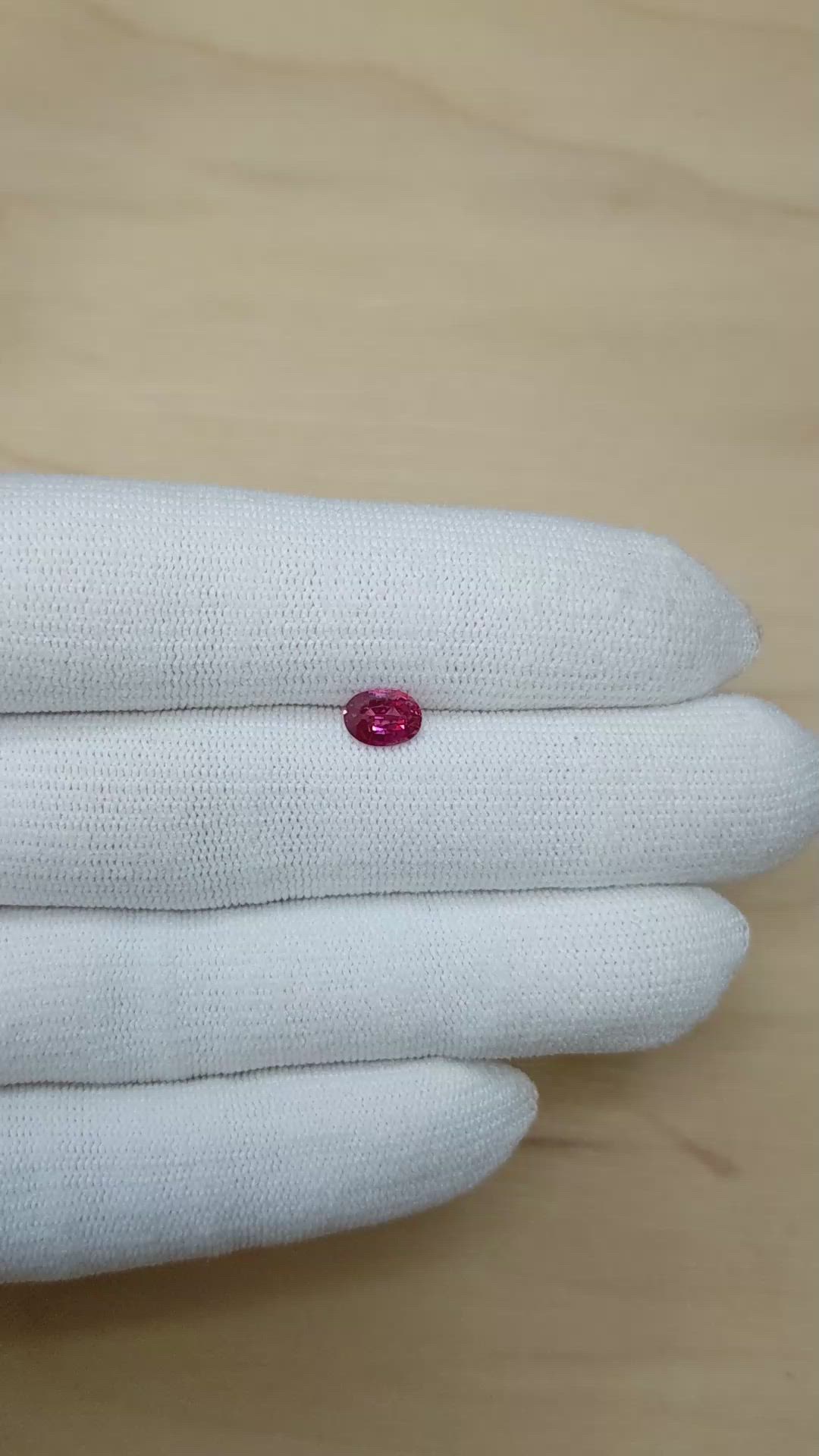 1.01 Ct. Padparadscha Sapphire from Ceylon (Sri Lanka) Size Video