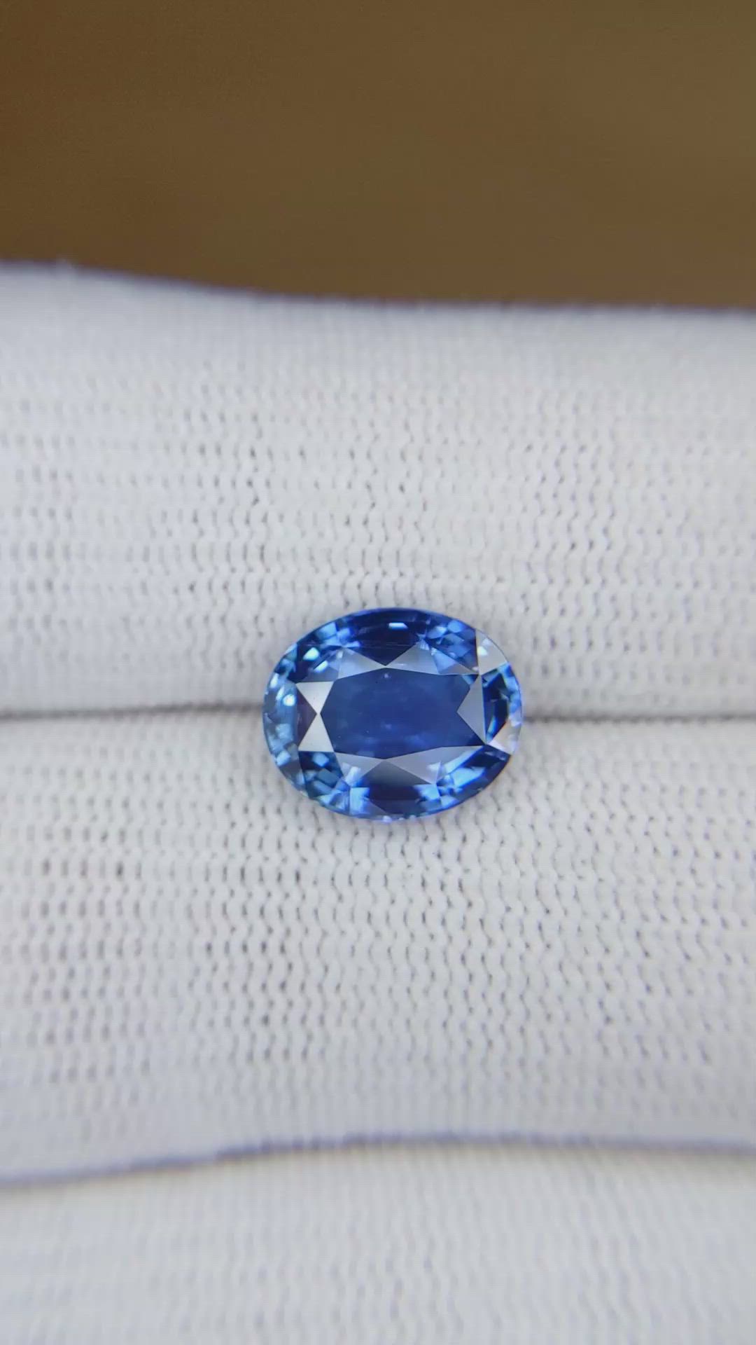 4.02 Ct. Blue Sapphire from Ceylon (Sri Lanka) Size Video