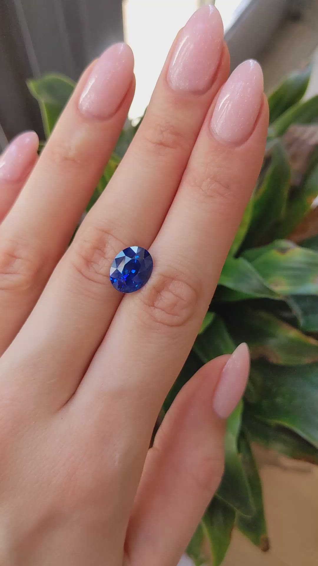 5.84 Ct. Blue Sapphire from Ceylon (Sri Lanka) Size Video
