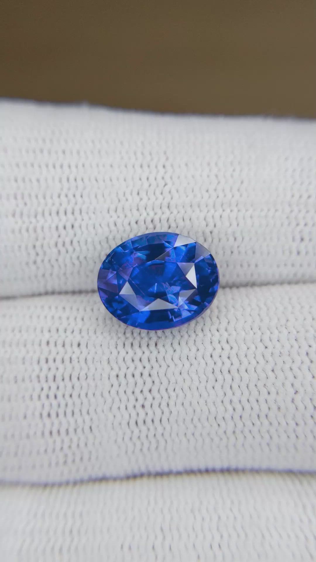 5.84 Ct. Blue Sapphire from Ceylon (Sri Lanka) Size Video