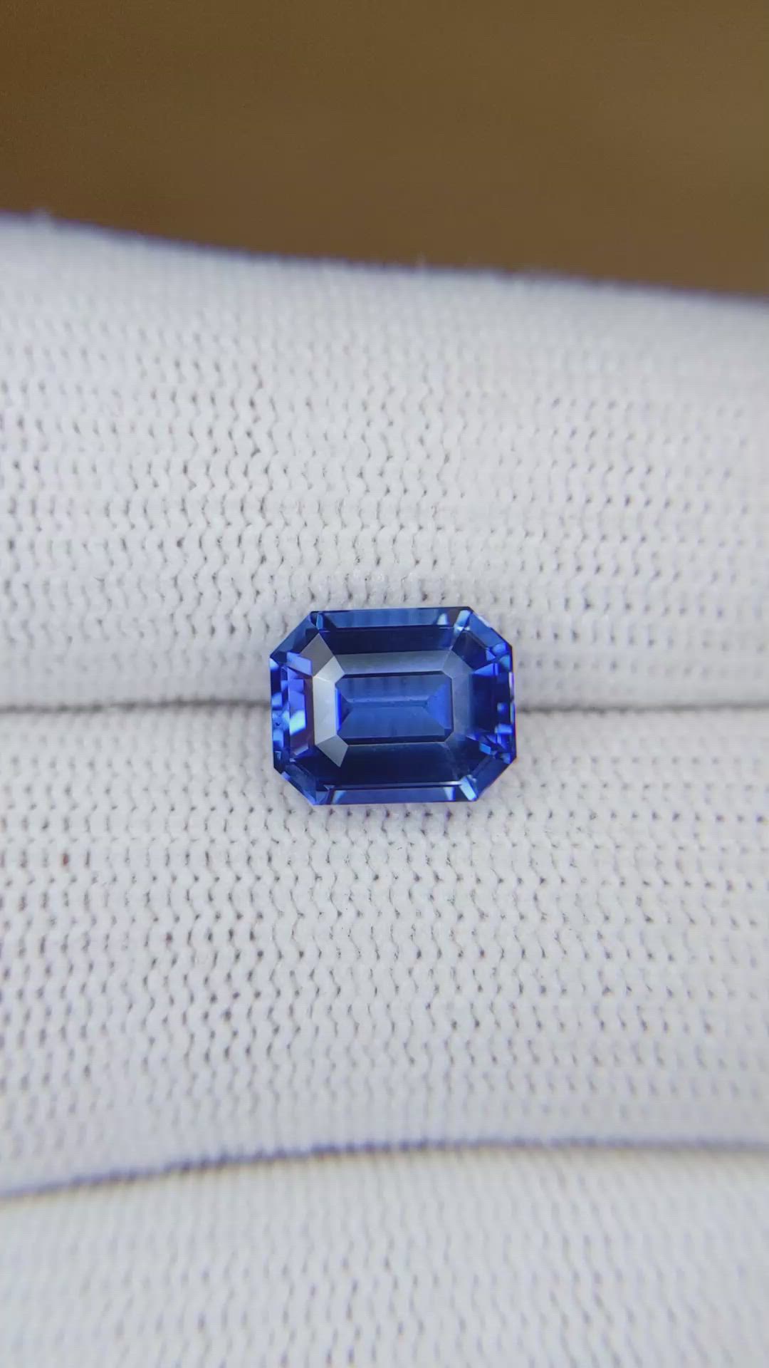 4.06 Ct. Blue Sapphire from Ceylon (Sri Lanka) Size Video