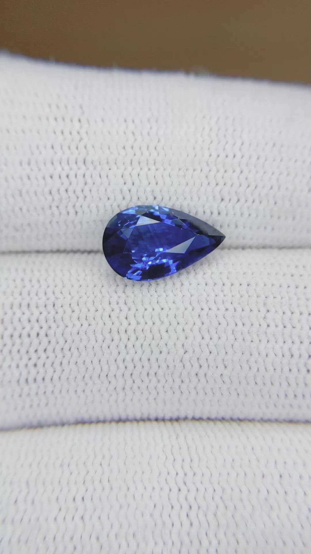 3.03 Ct. Blue Sapphire from Ceylon (Sri Lanka) Size Video
