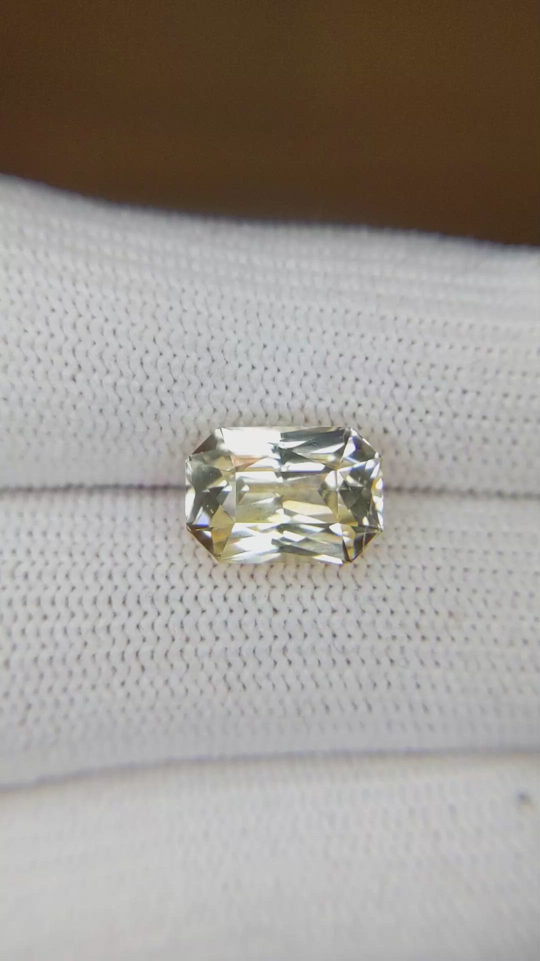 5.39 Ct. Yellow Sapphire from Ceylon (Sri Lanka) Size Video