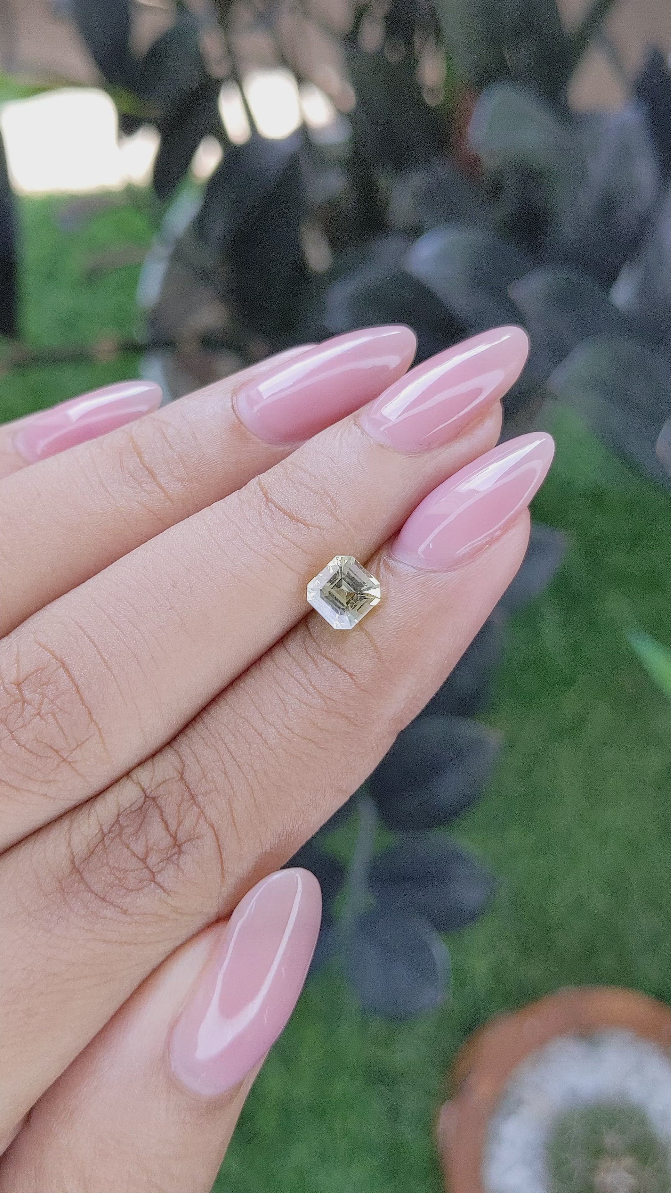 1.00 Ct. Yellow Sapphire from Ceylon (Sri Lanka) Size Video