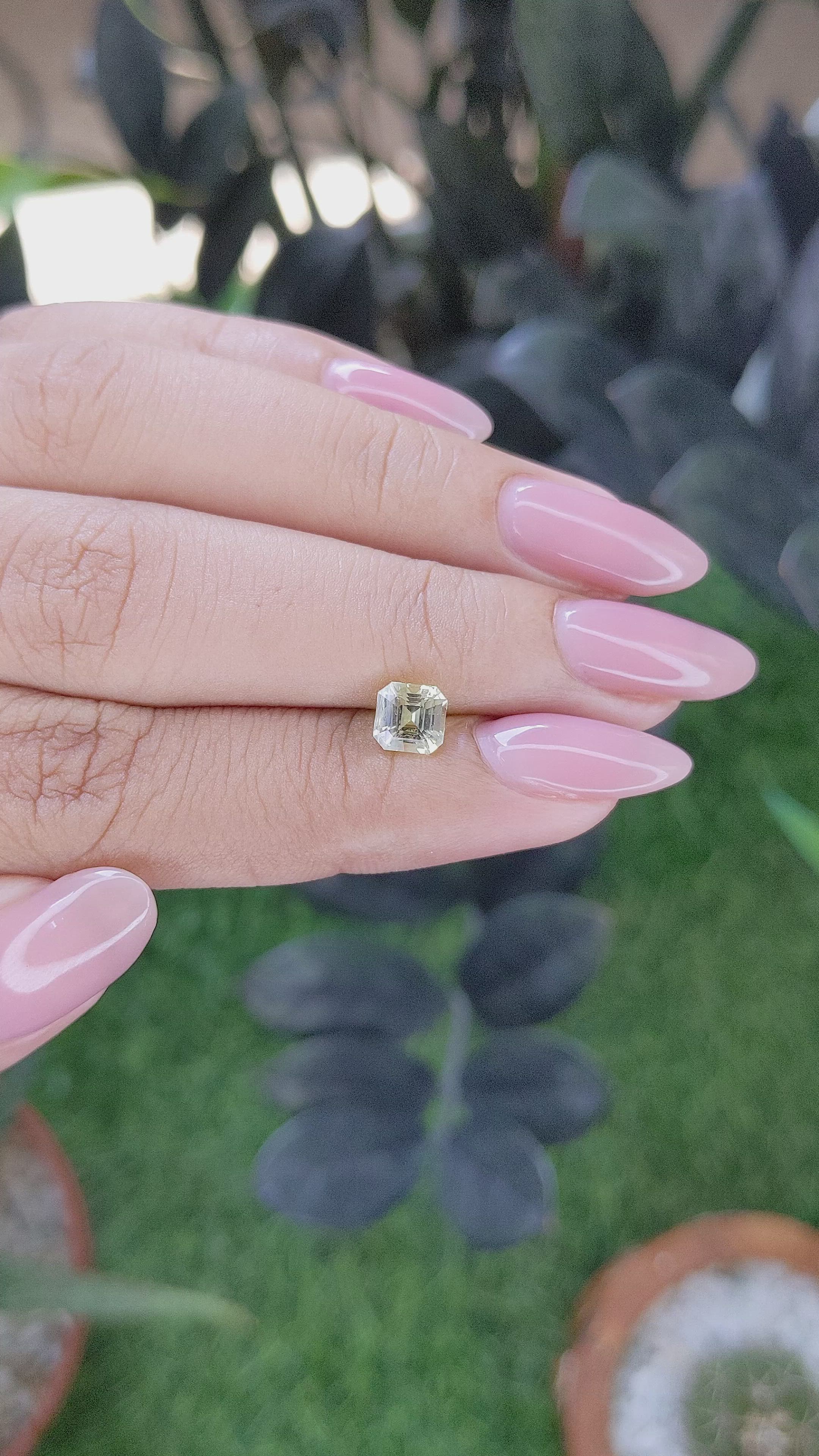 1.00 Ct. Yellow Sapphire from Ceylon (Sri Lanka) Size Video