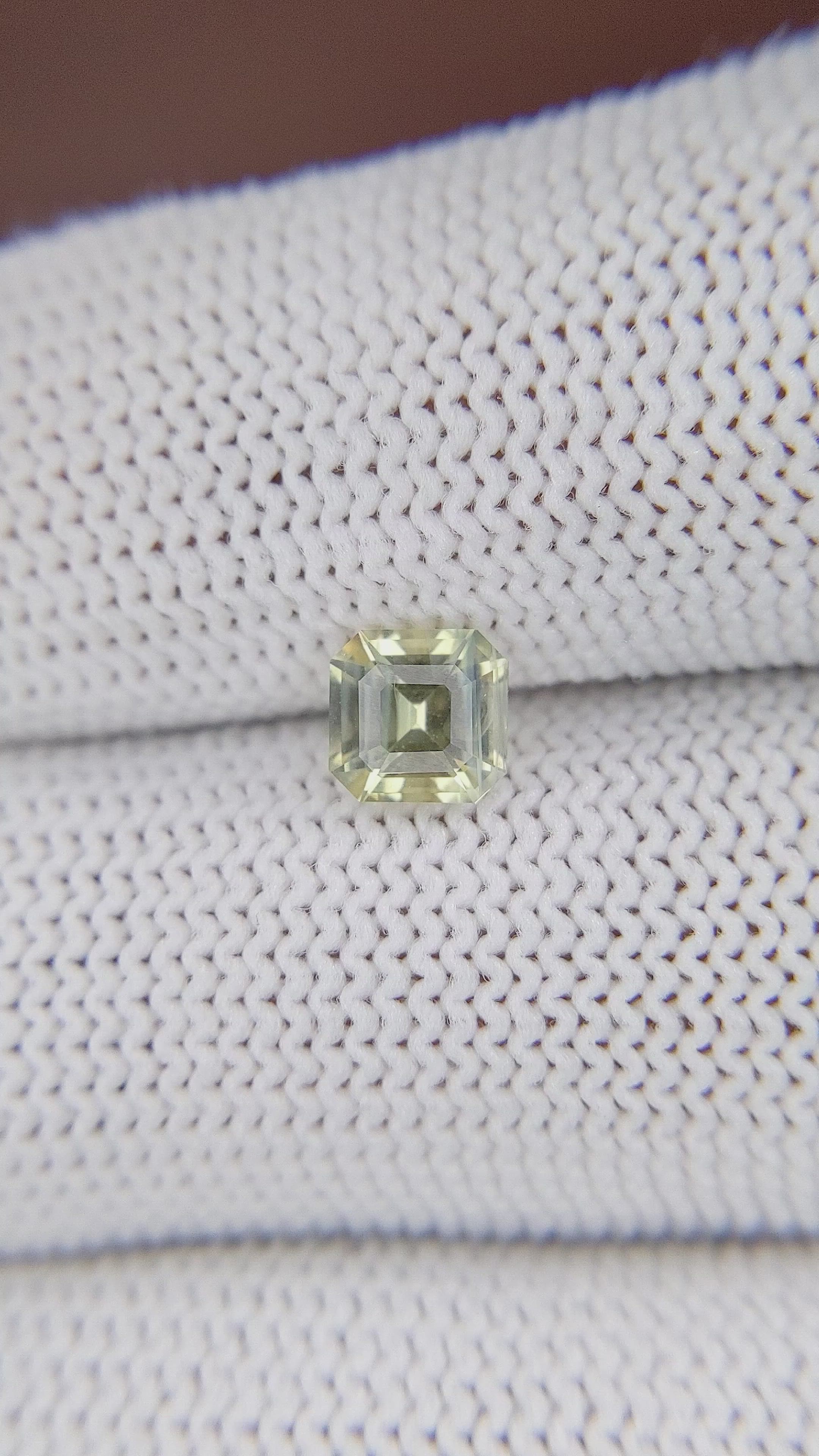 1.00 Ct. Yellow Sapphire from Ceylon (Sri Lanka) Size Video