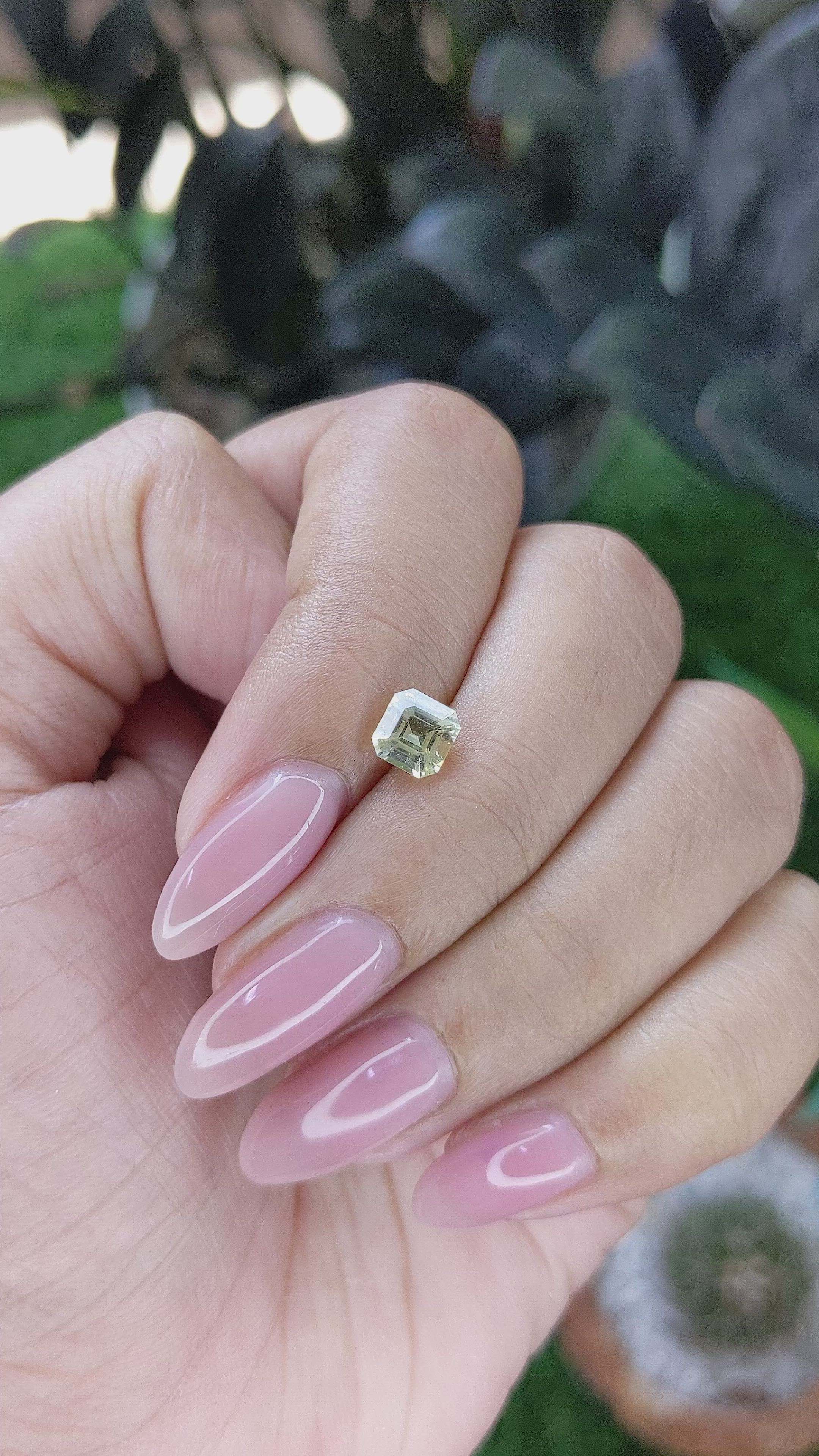 1.00 Ct. Yellow Sapphire from Ceylon (Sri Lanka) Size Video