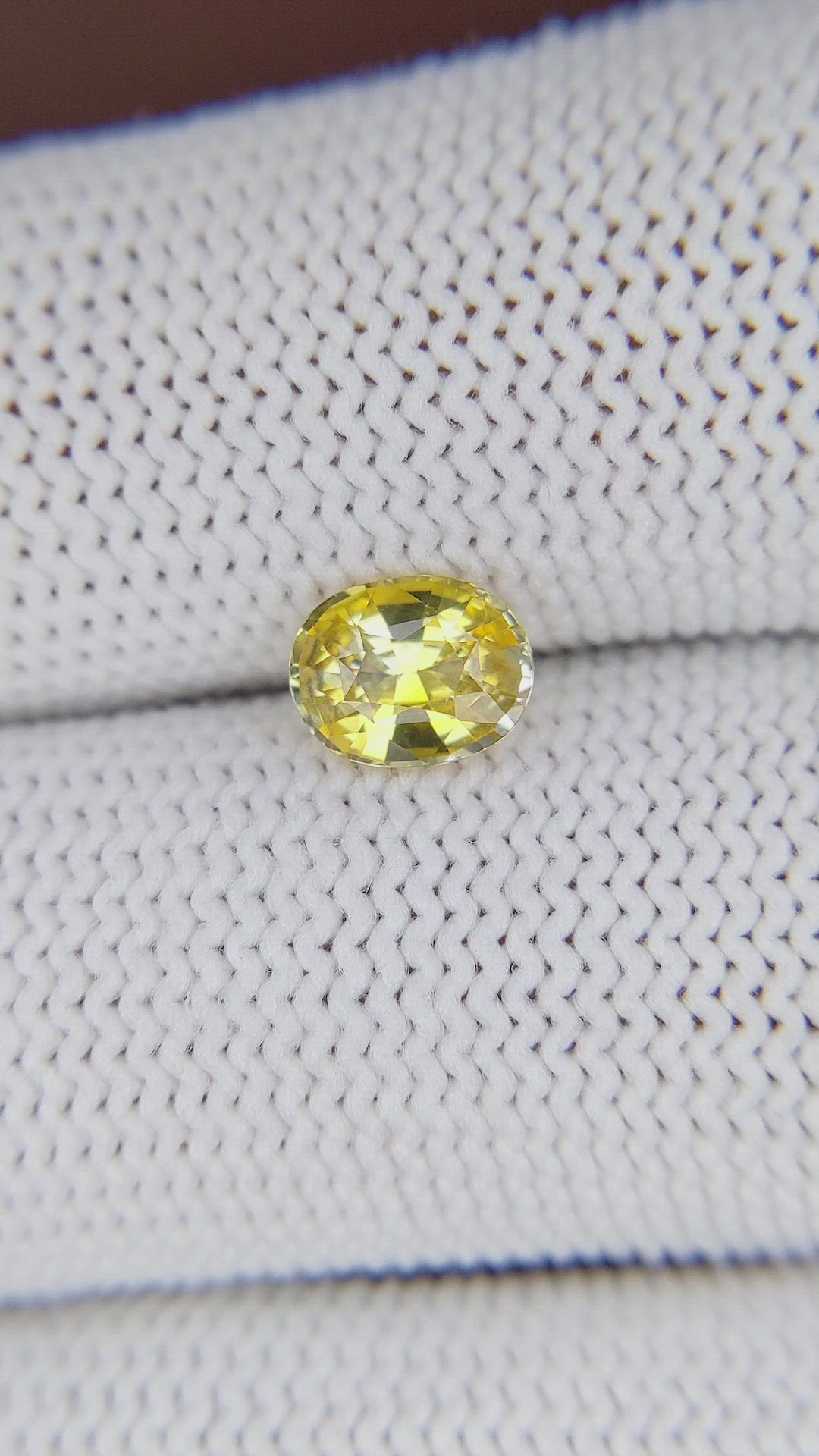 1.06 Ct. Yellow Sapphire from Ceylon (Sri Lanka) Size Video