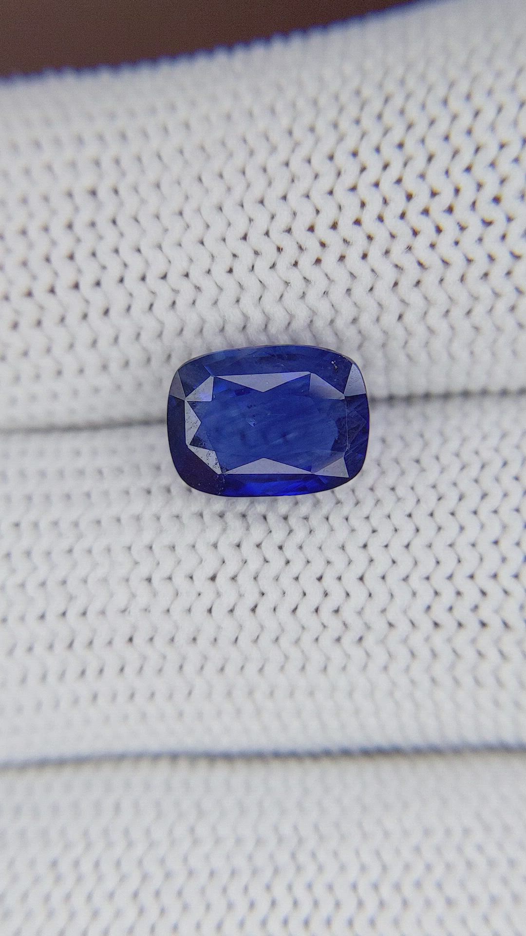 3.02 Ct. Blue Sapphire from Ceylon (Sri Lanka) Size Video