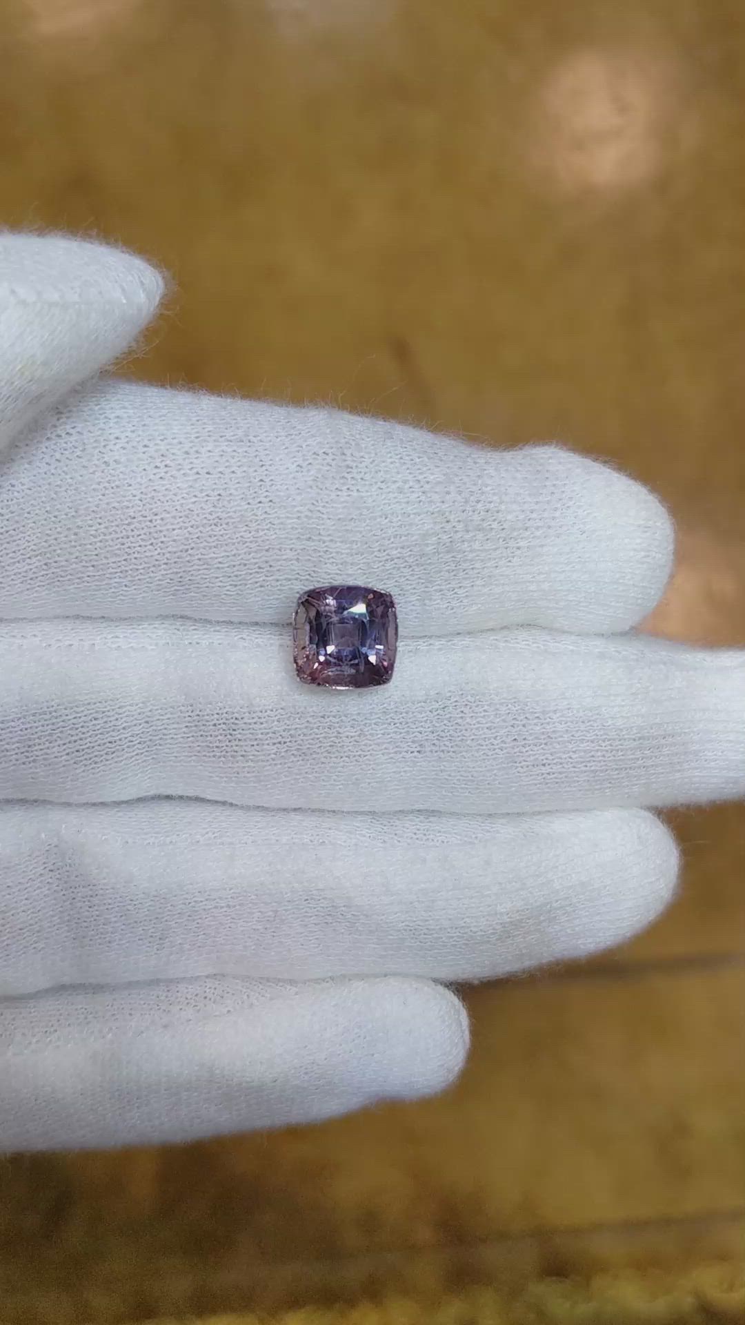 3.96 Ct. Bi Color Sapphire from Ceylon (Sri Lanka) Size Video