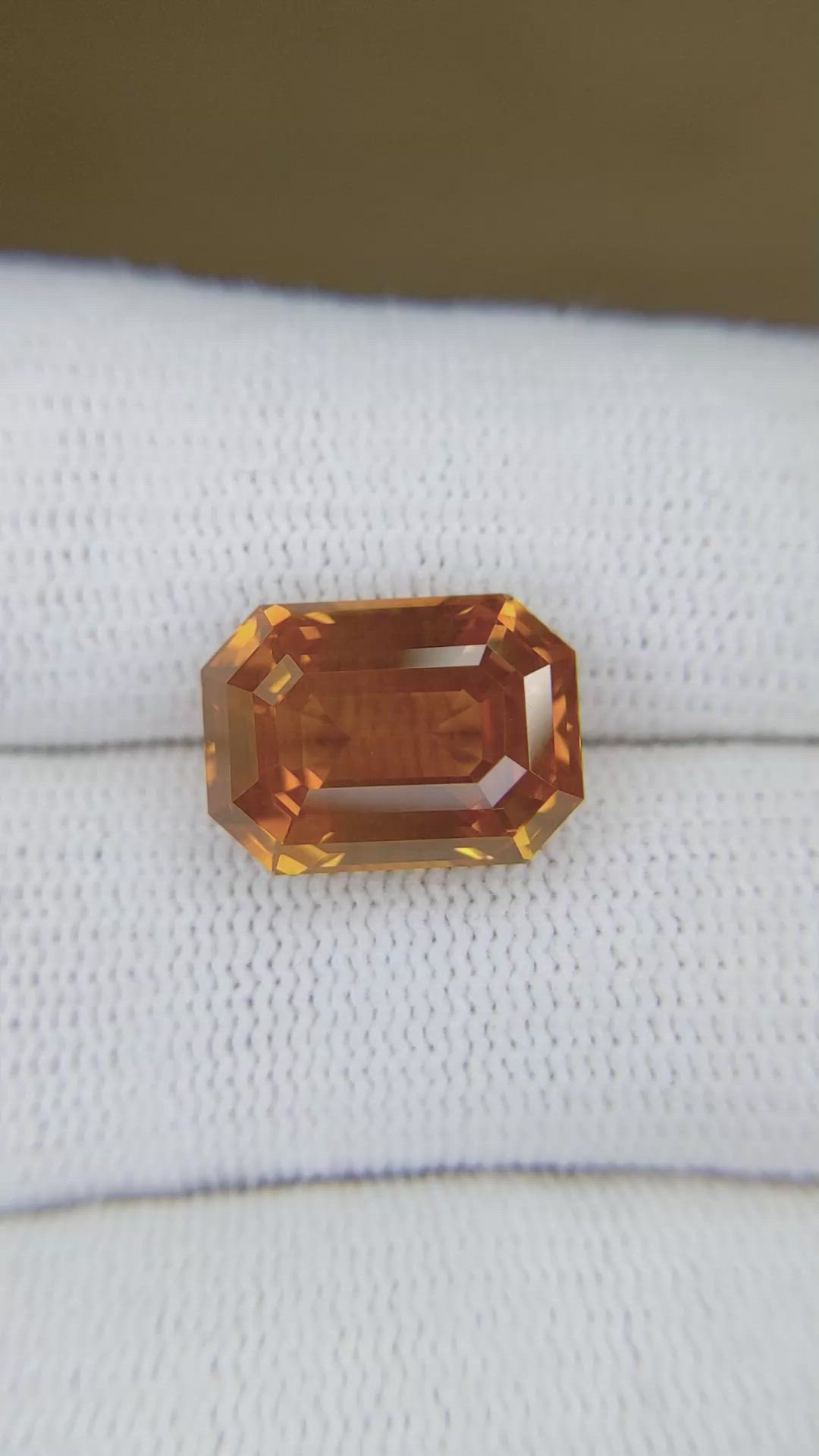 11.41 Ct. Orange Sapphire from Ceylon (Sri Lanka) Size Video