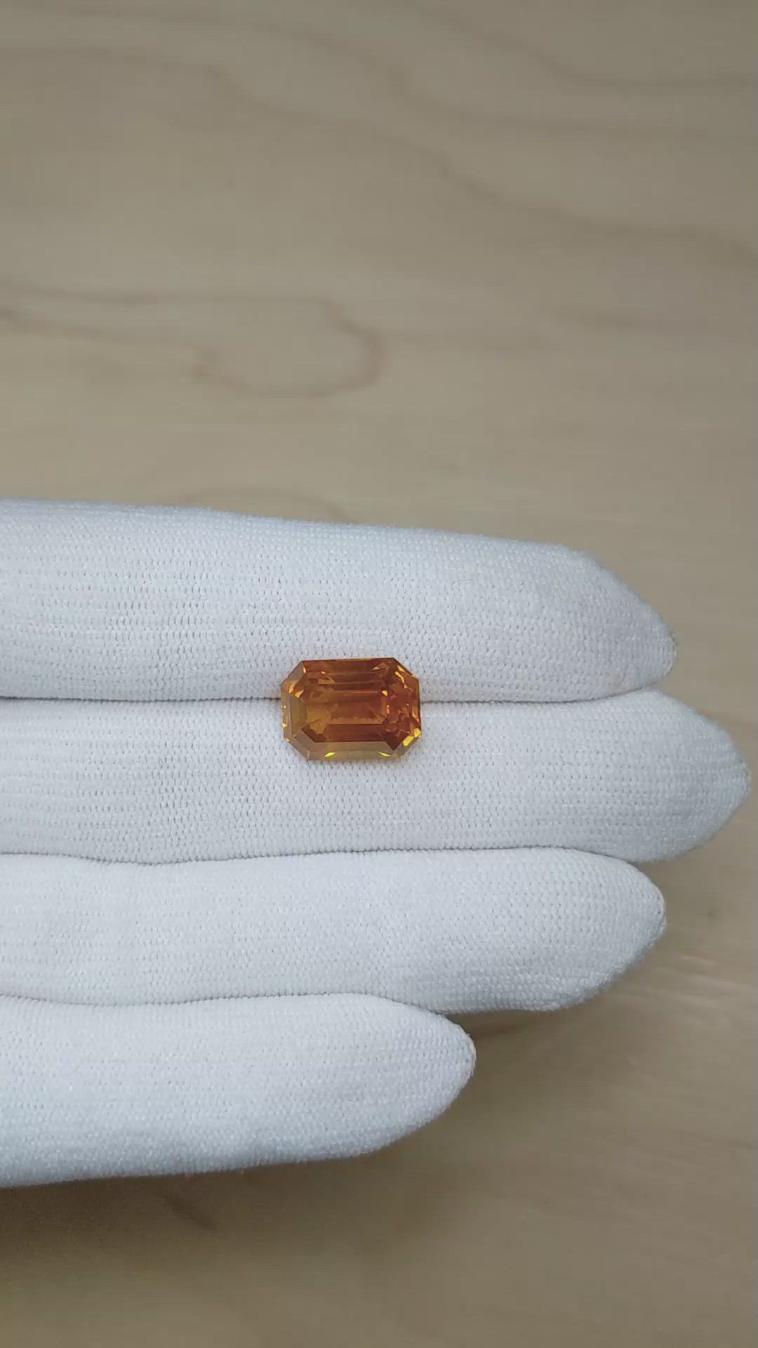 11.41 Ct. Orange Sapphire from Ceylon (Sri Lanka) Size Video