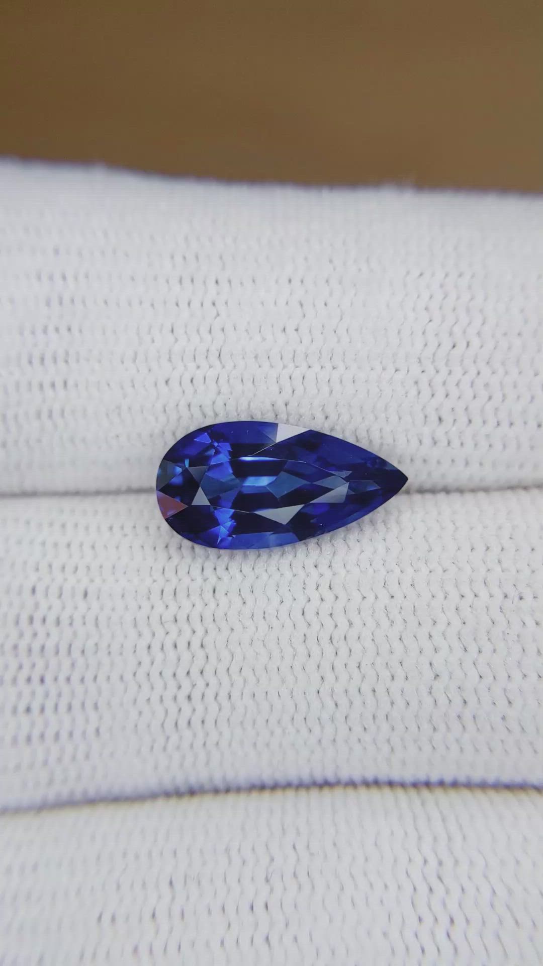3.71 Ct. Blue Sapphire from Ceylon (Sri Lanka) Size Video
