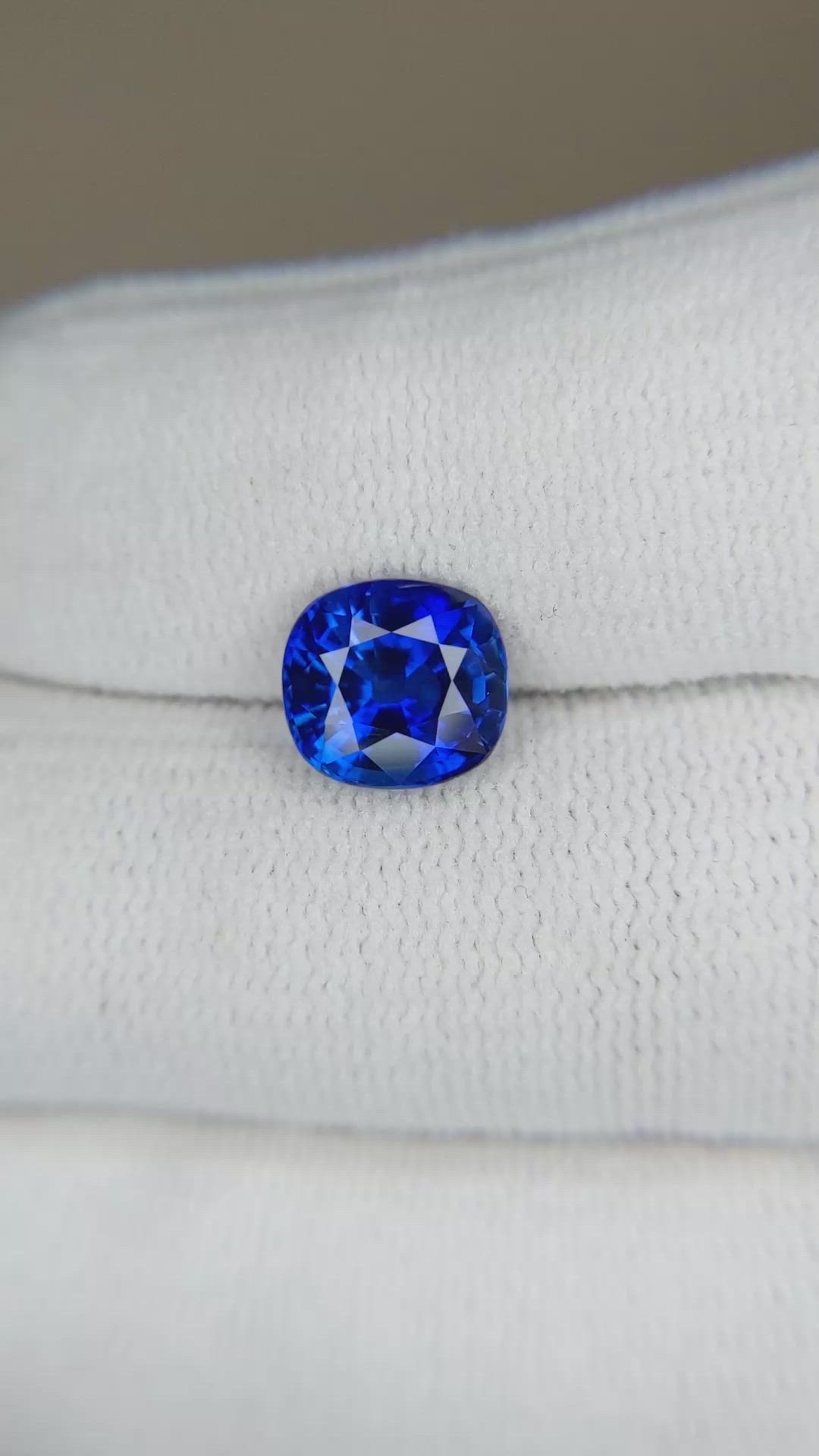 2.84 Ct. Blue Sapphire from Ceylon (Sri Lanka) Size Video