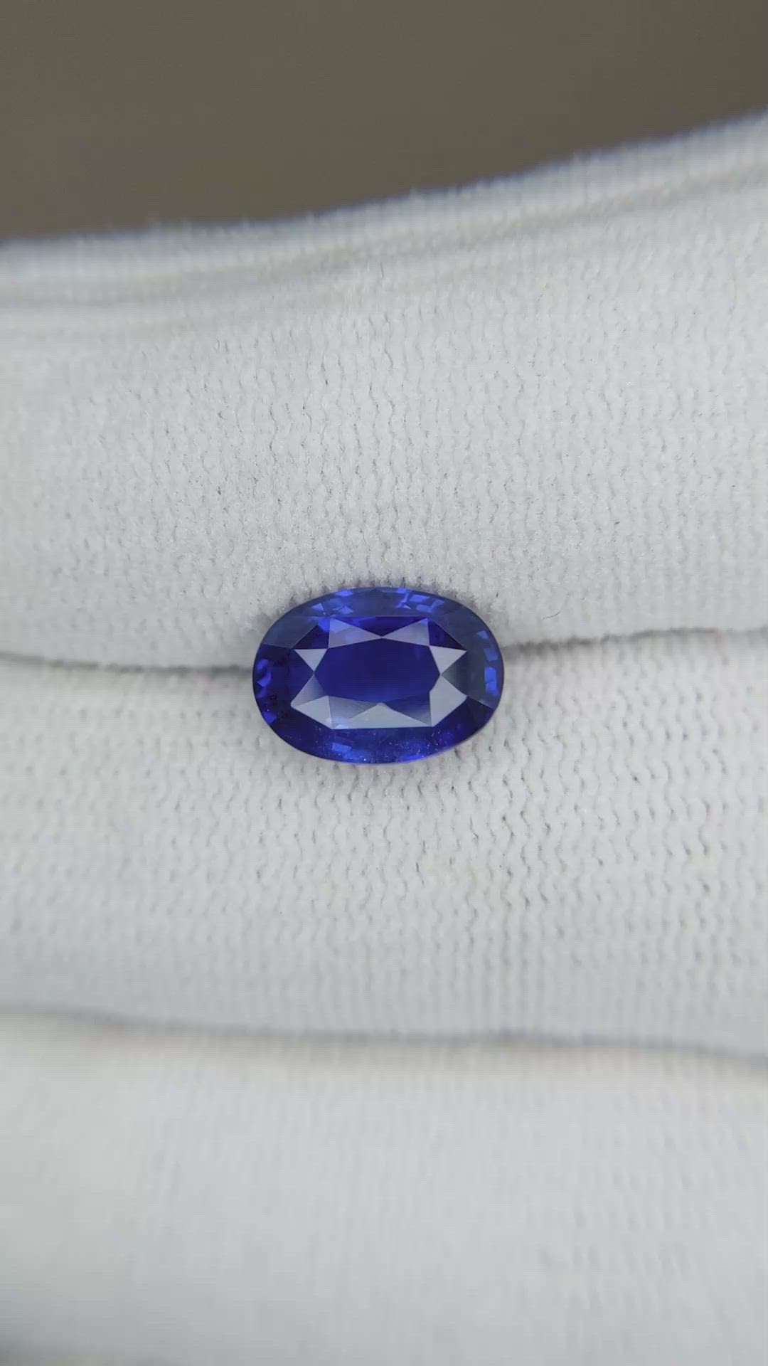 3.21 Ct. Blue Sapphire from Ceylon (Sri Lanka) Size Video