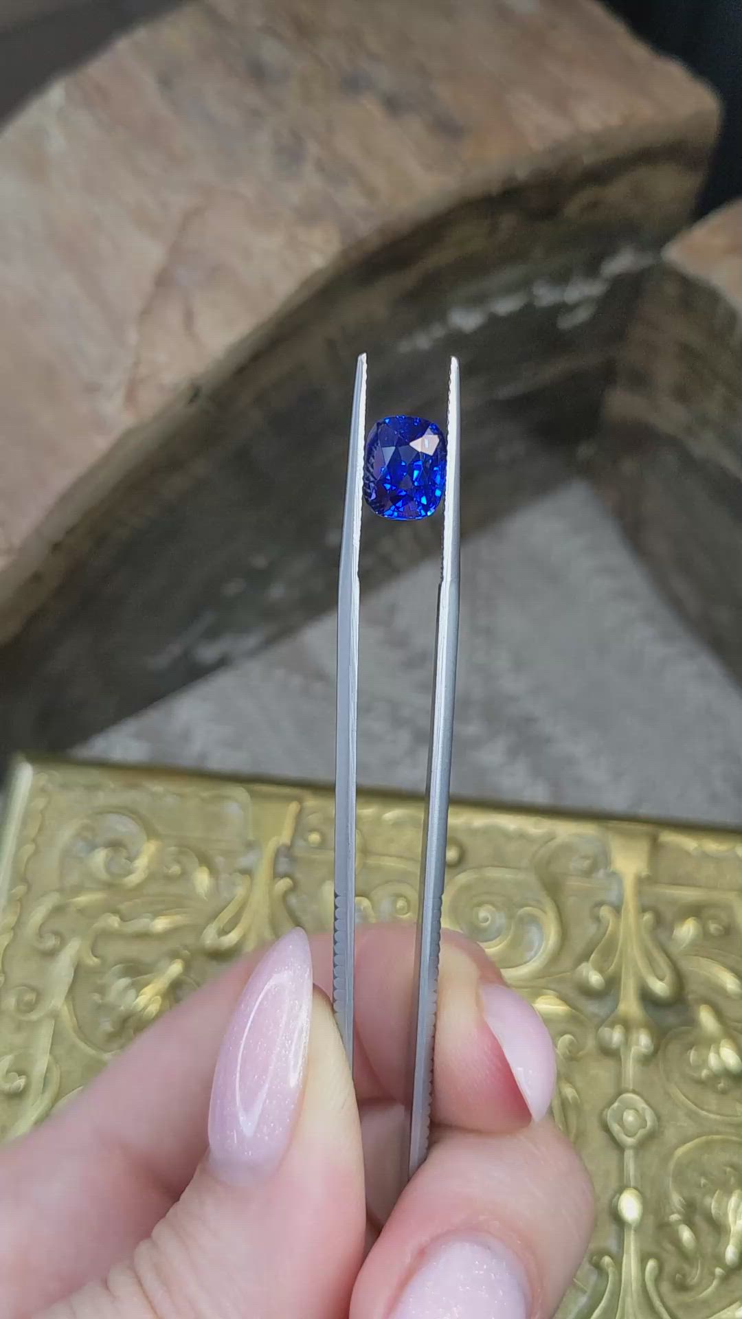 4.03 Ct. Blue Sapphire from Ceylon (Sri Lanka) Size Video