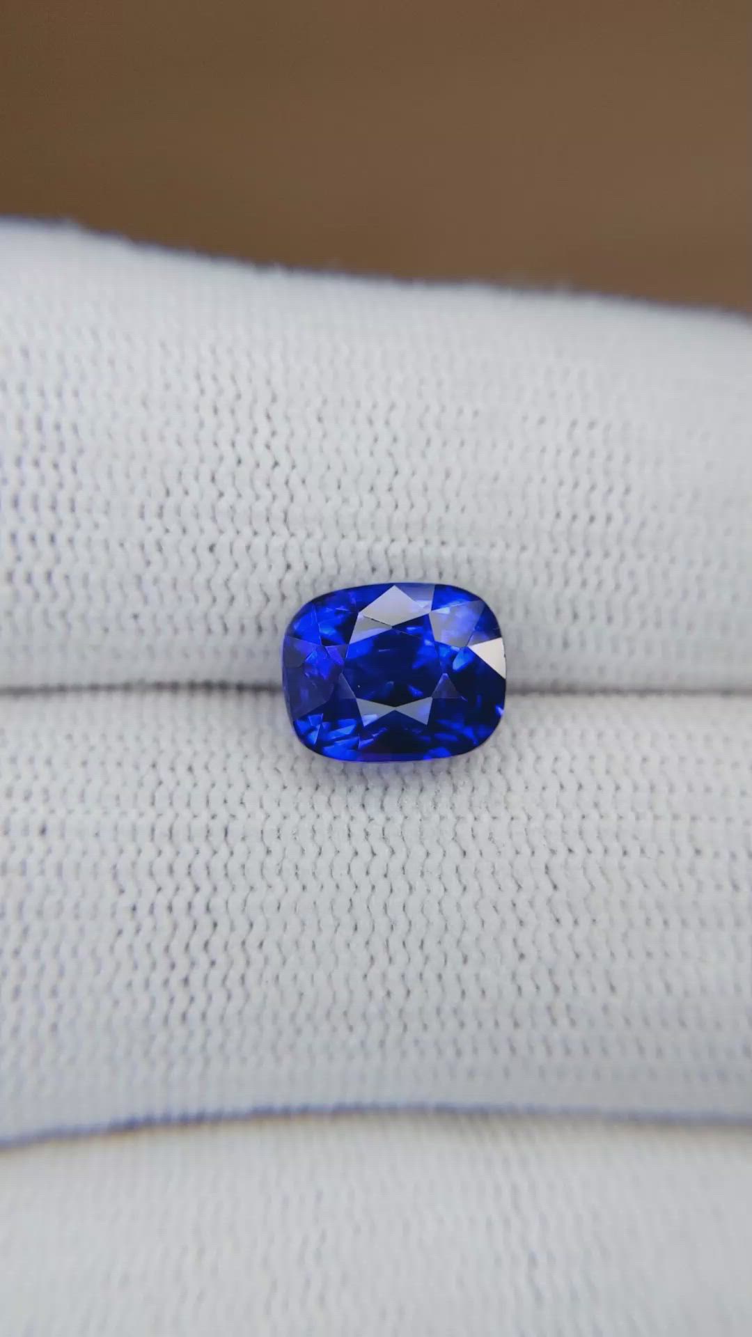 4.03 Ct. Blue Sapphire from Ceylon (Sri Lanka) Size Video