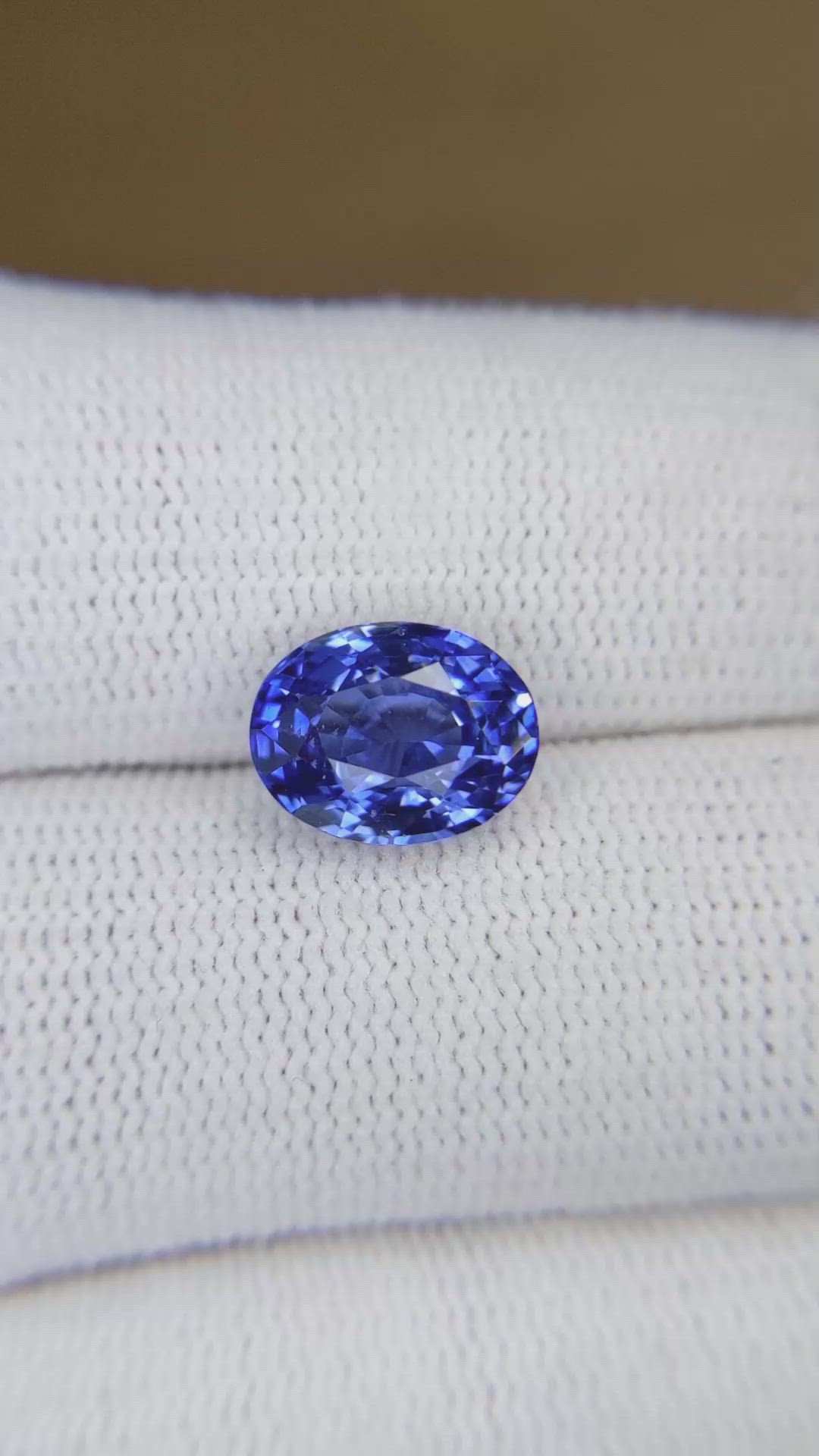 4.26 Ct. Blue Sapphire from Ceylon (Sri Lanka) Size Video