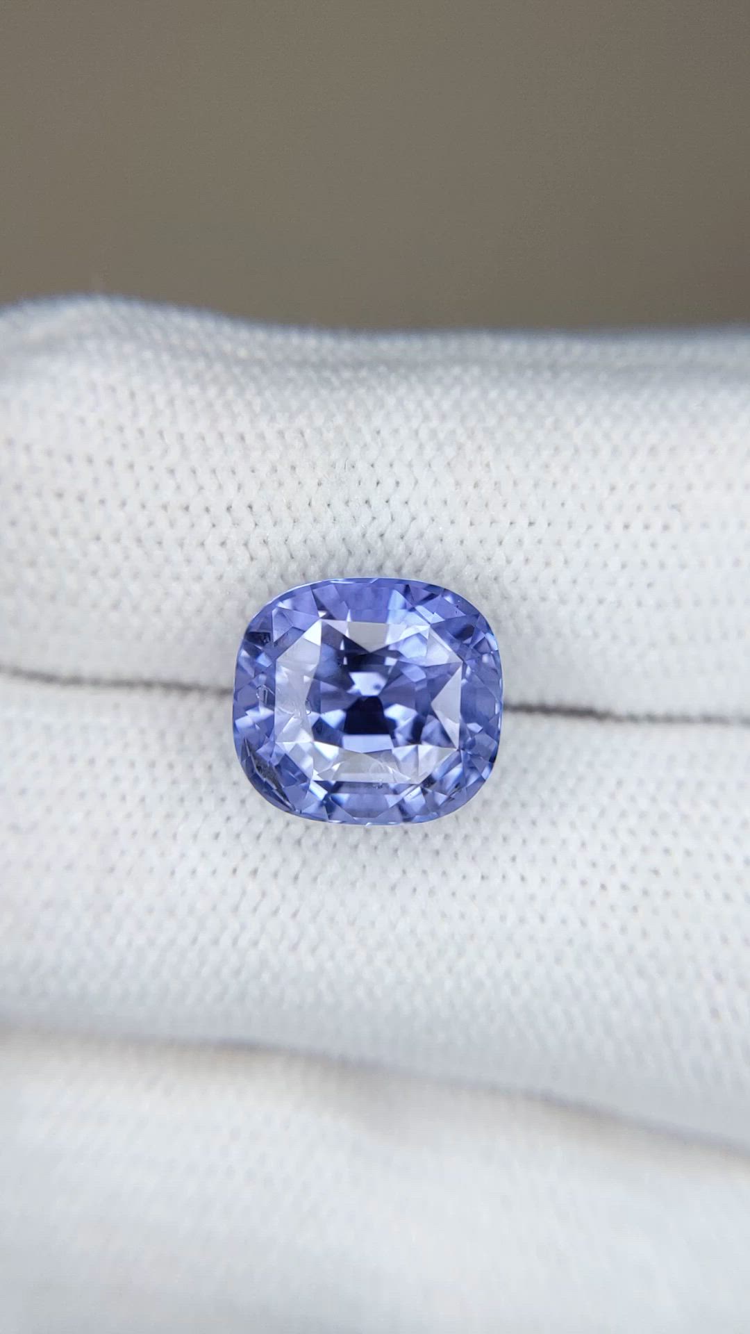 7.52 Ct. Blue Sapphire from Ceylon (Sri Lanka) Size Video