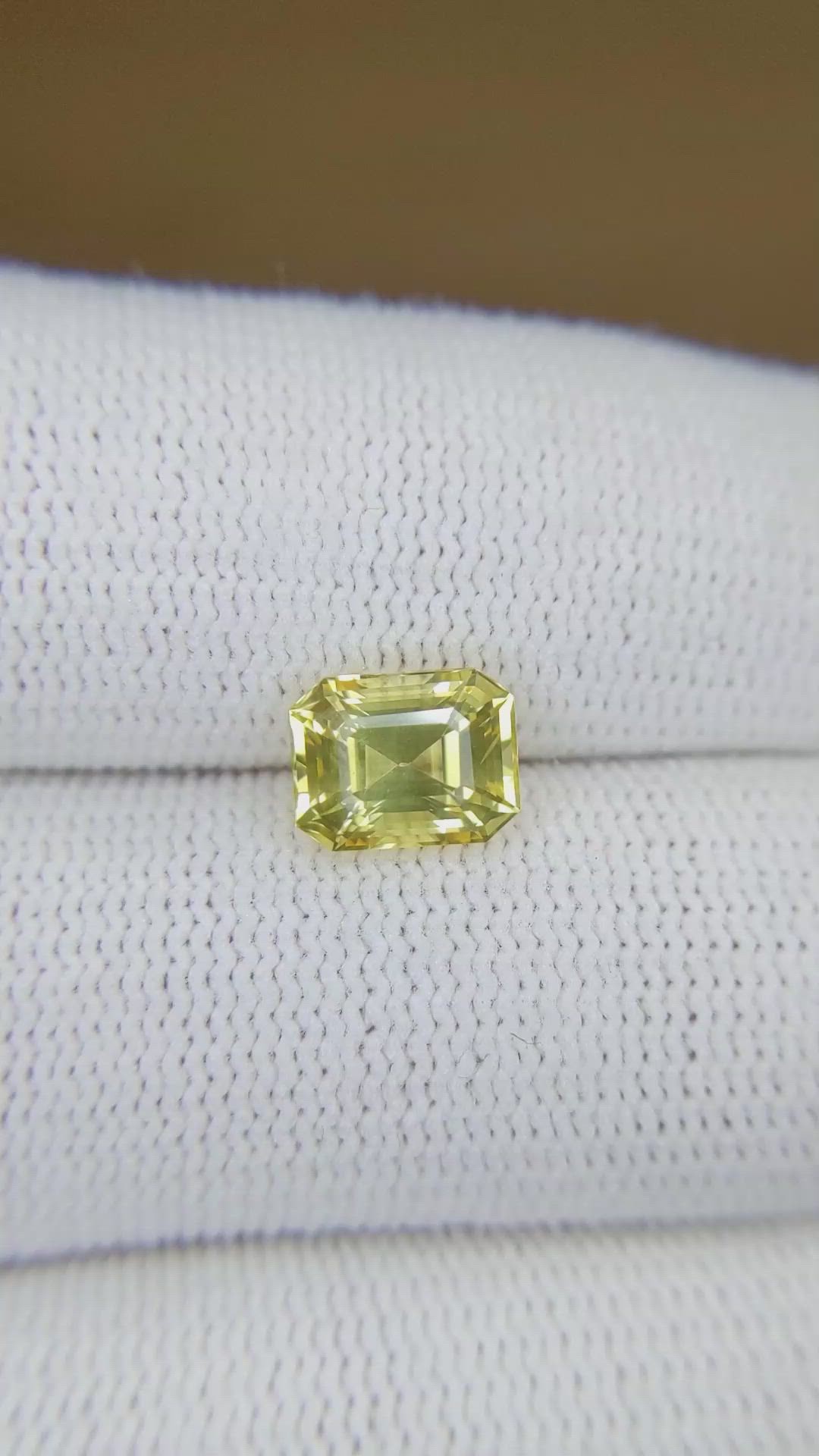 2.26 Ct. Yellow Sapphire from Ceylon (Sri Lanka) Size Video