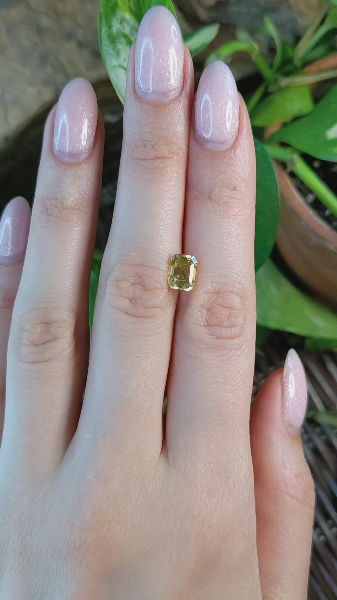2.26 Ct. Yellow Sapphire from Ceylon (Sri Lanka) Size Video