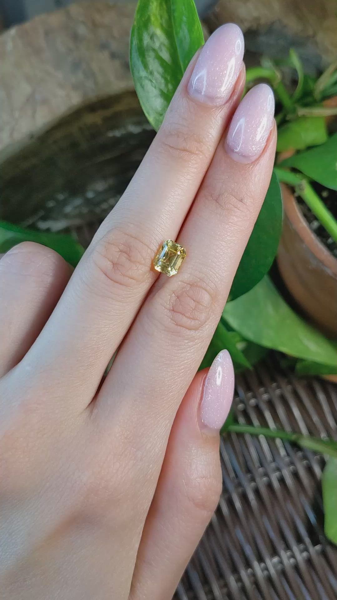 2.26 Ct. Yellow Sapphire from Ceylon (Sri Lanka) Size Video