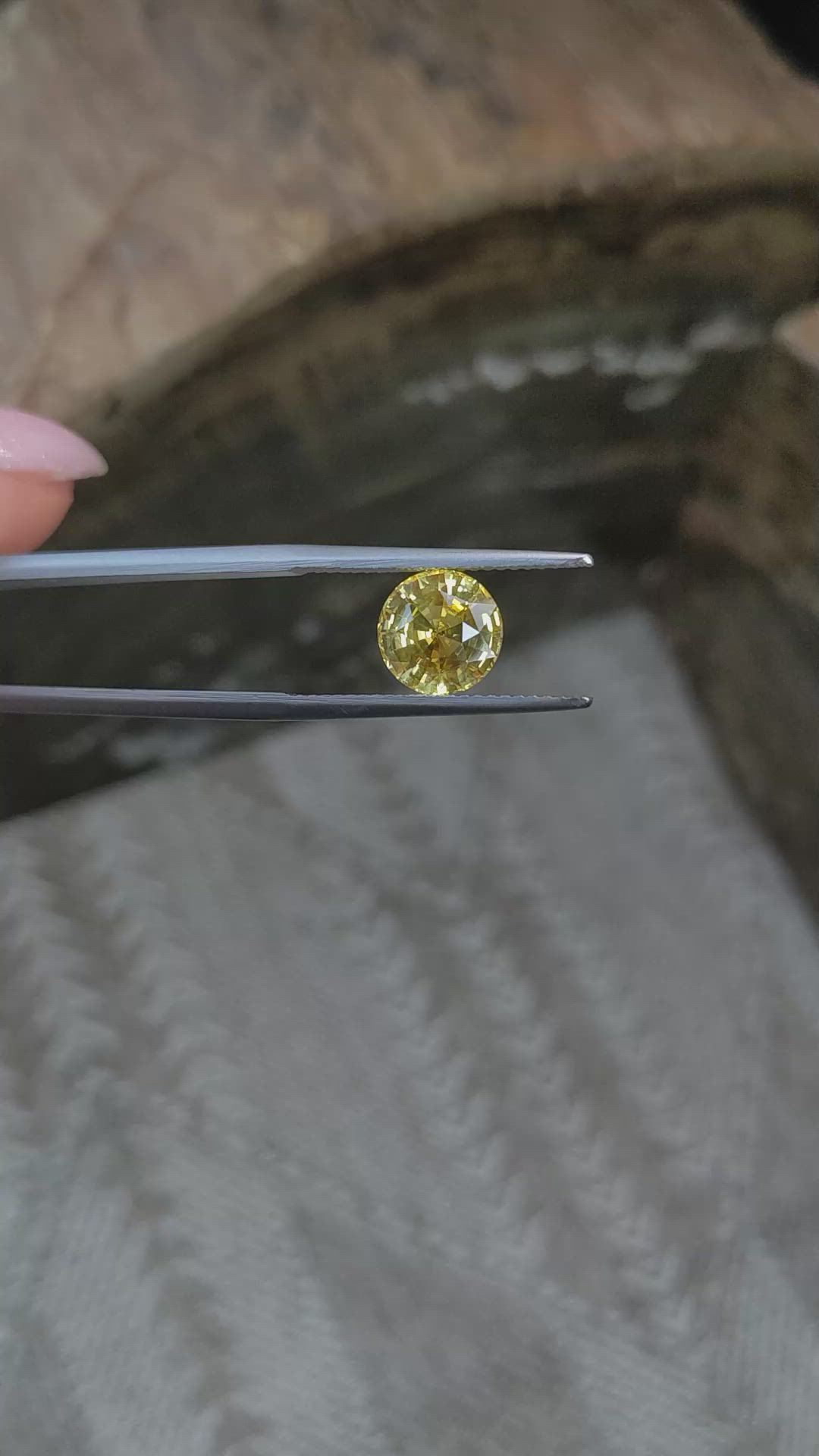 2.52 Ct. Yellow Sapphire from Ceylon (Sri Lanka) Size Video