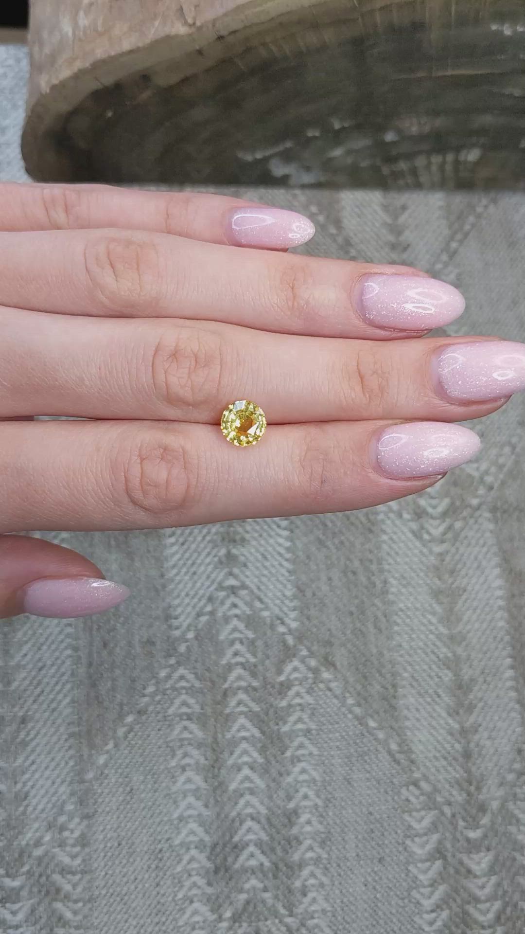 2.52 Ct. Yellow Sapphire from Ceylon (Sri Lanka) Size Video