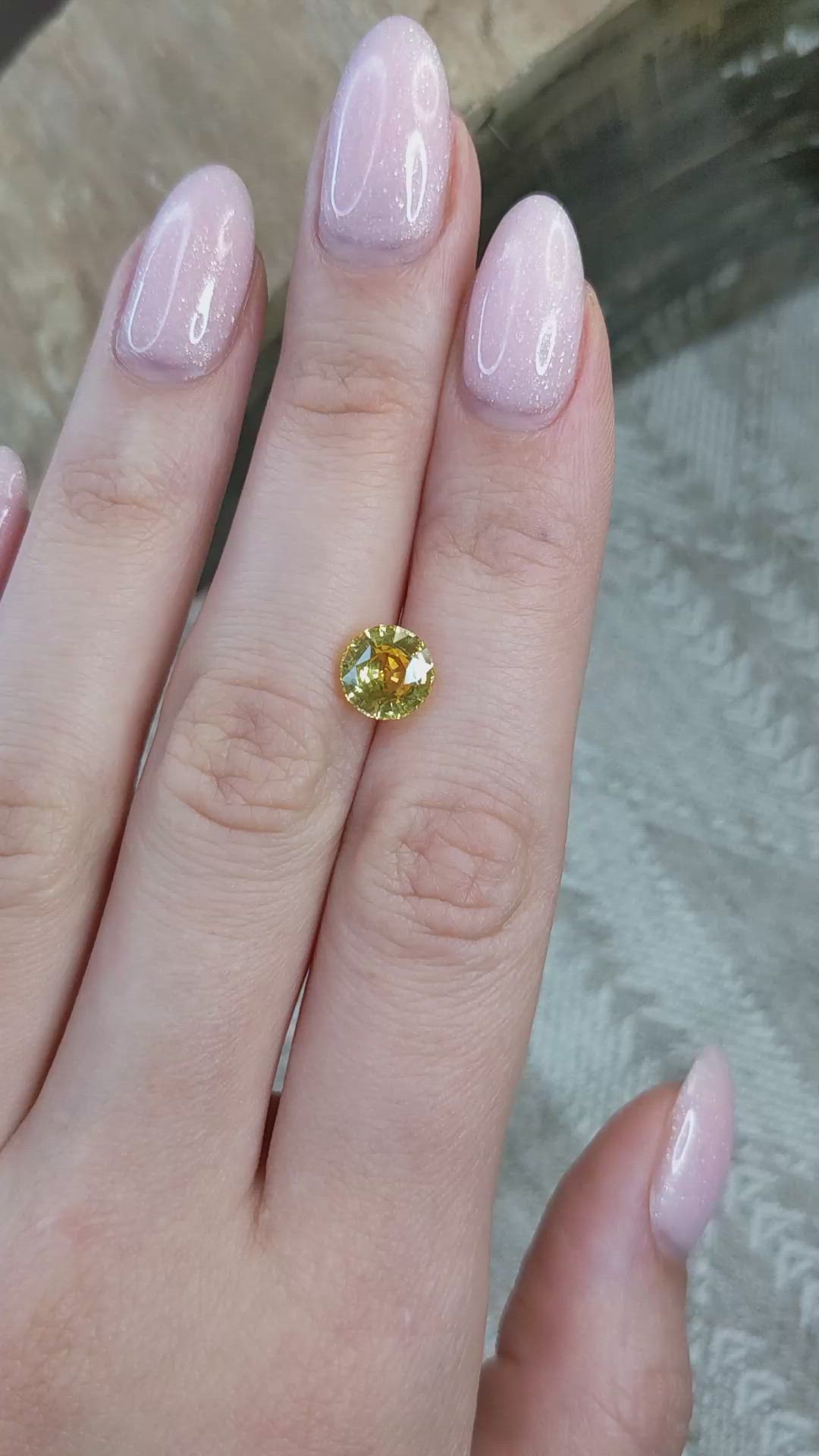 2.52 Ct. Yellow Sapphire from Ceylon (Sri Lanka) Size Video