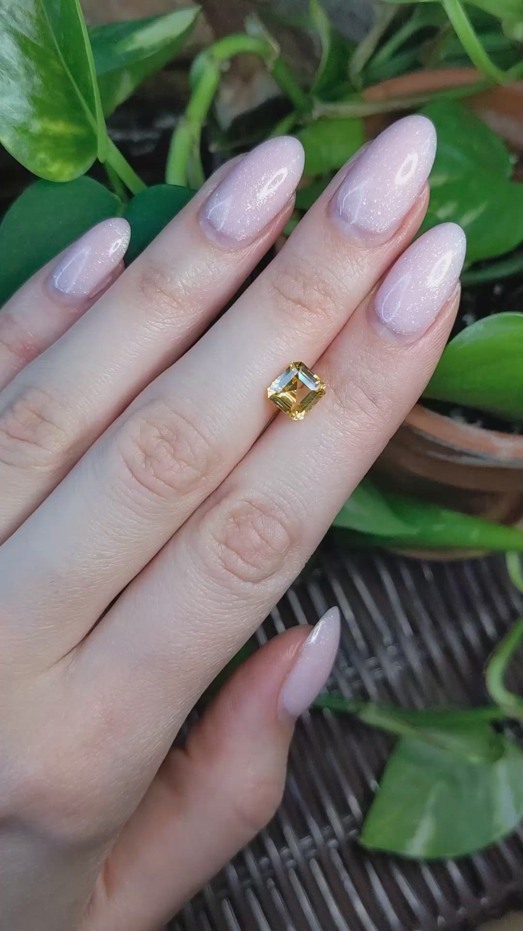 2.52 Ct. Yellow Sapphire from Ceylon (Sri Lanka) Size Video