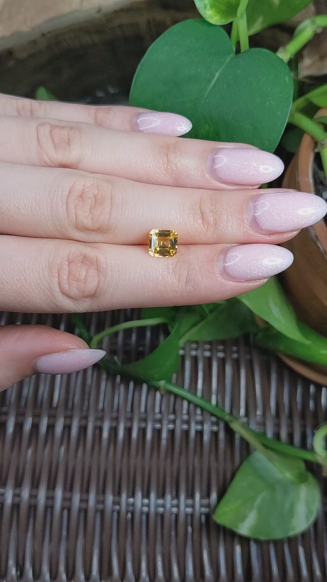 2.52 Ct. Yellow Sapphire from Ceylon (Sri Lanka) Size Video