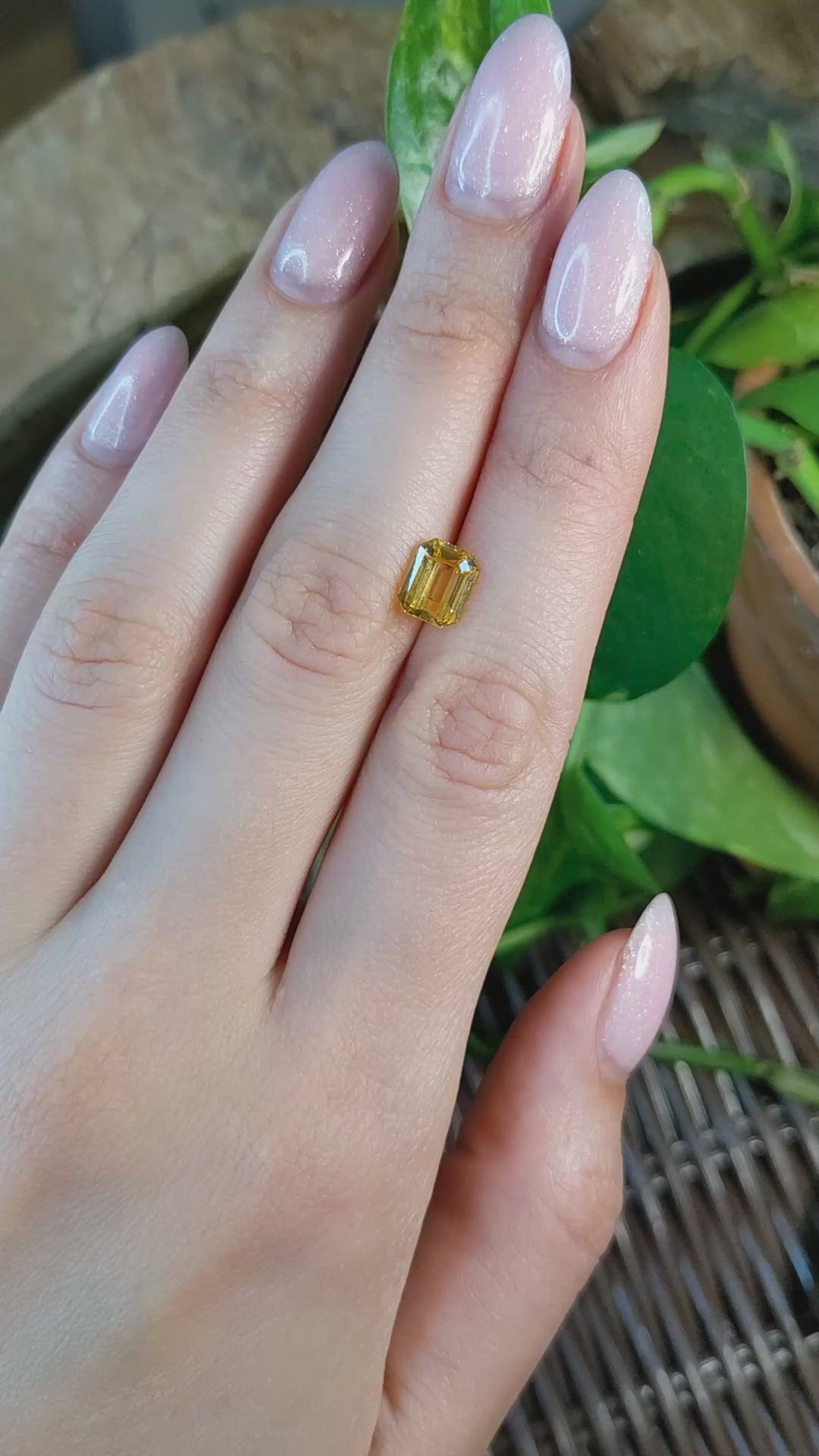 2.54 Ct. Yellow Sapphire from Ceylon (Sri Lanka) Size Video