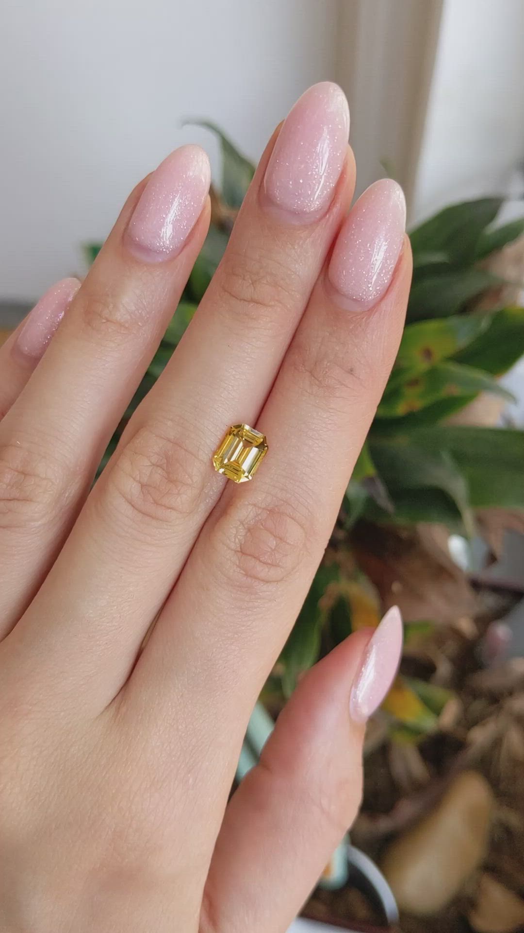 2.55 Ct. Yellow Sapphire from Ceylon (Sri Lanka) Size Video