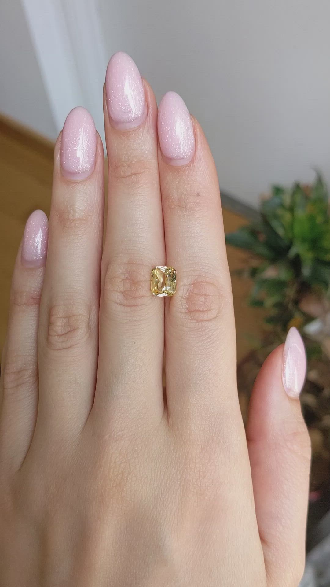 2.67 Ct. Yellow Sapphire from Ceylon (Sri Lanka) Size Video