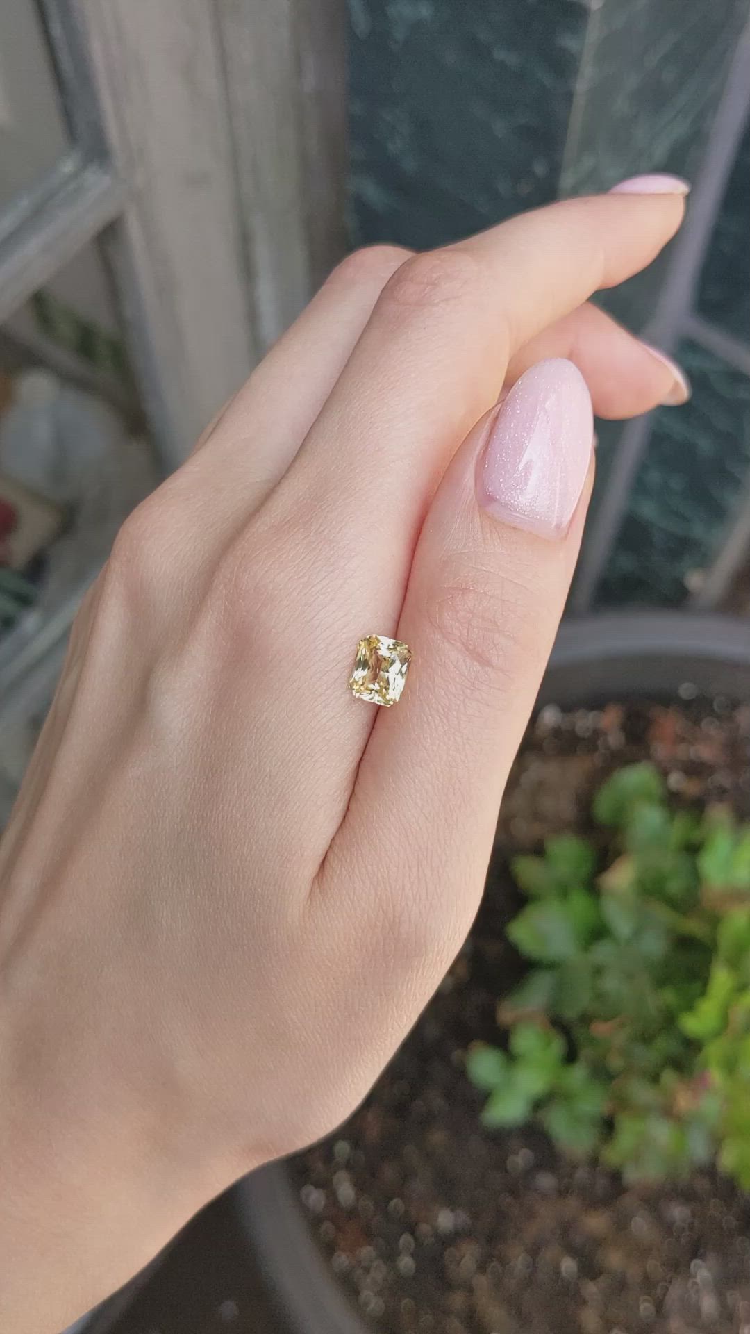 2.67 Ct. Yellow Sapphire from Ceylon (Sri Lanka) Size Video